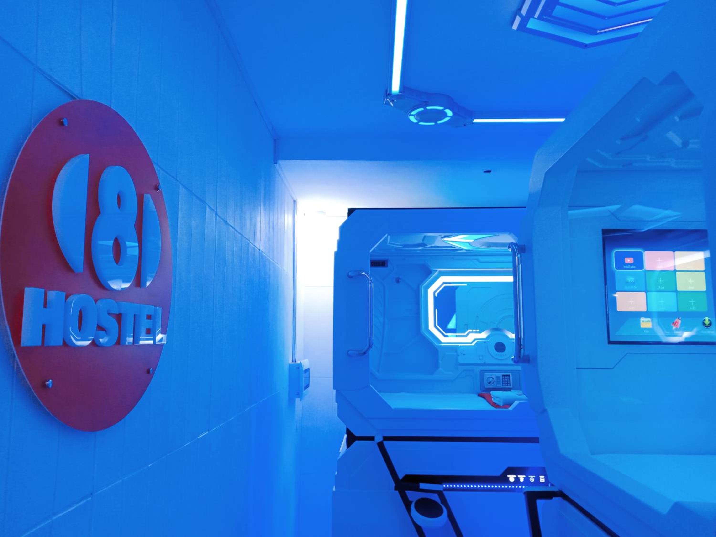 8Hostel