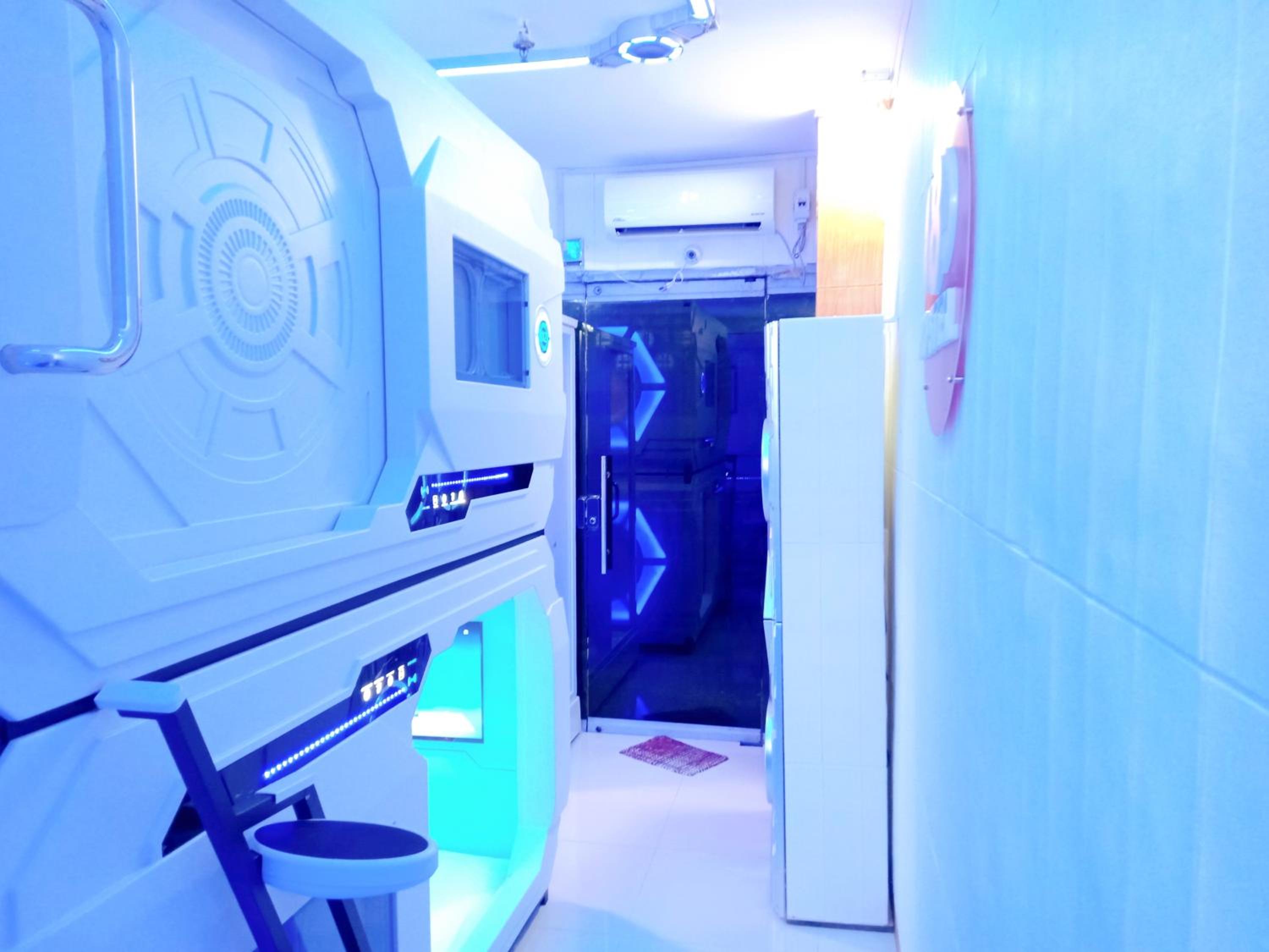 8Hostel
