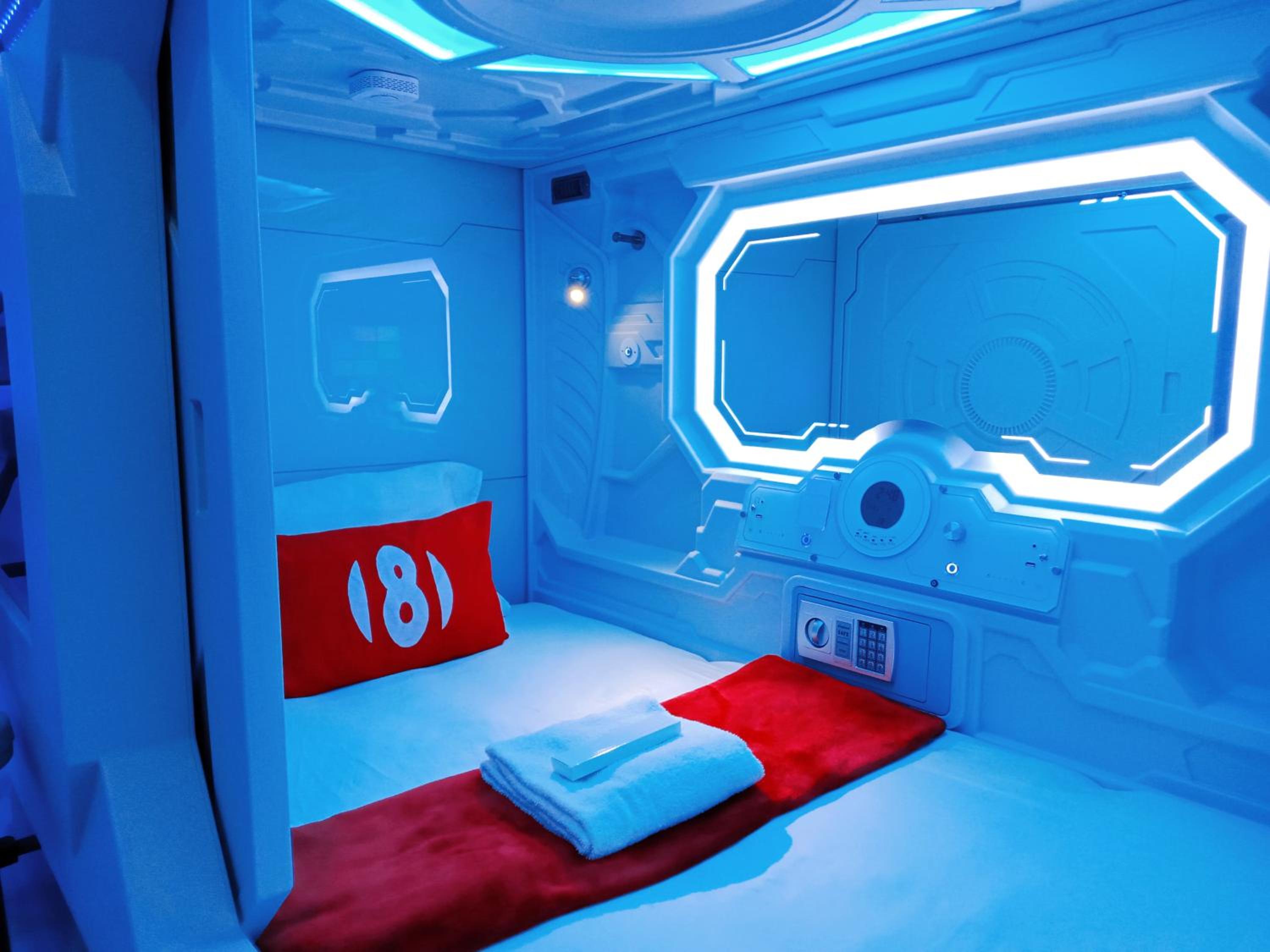 8Hostel