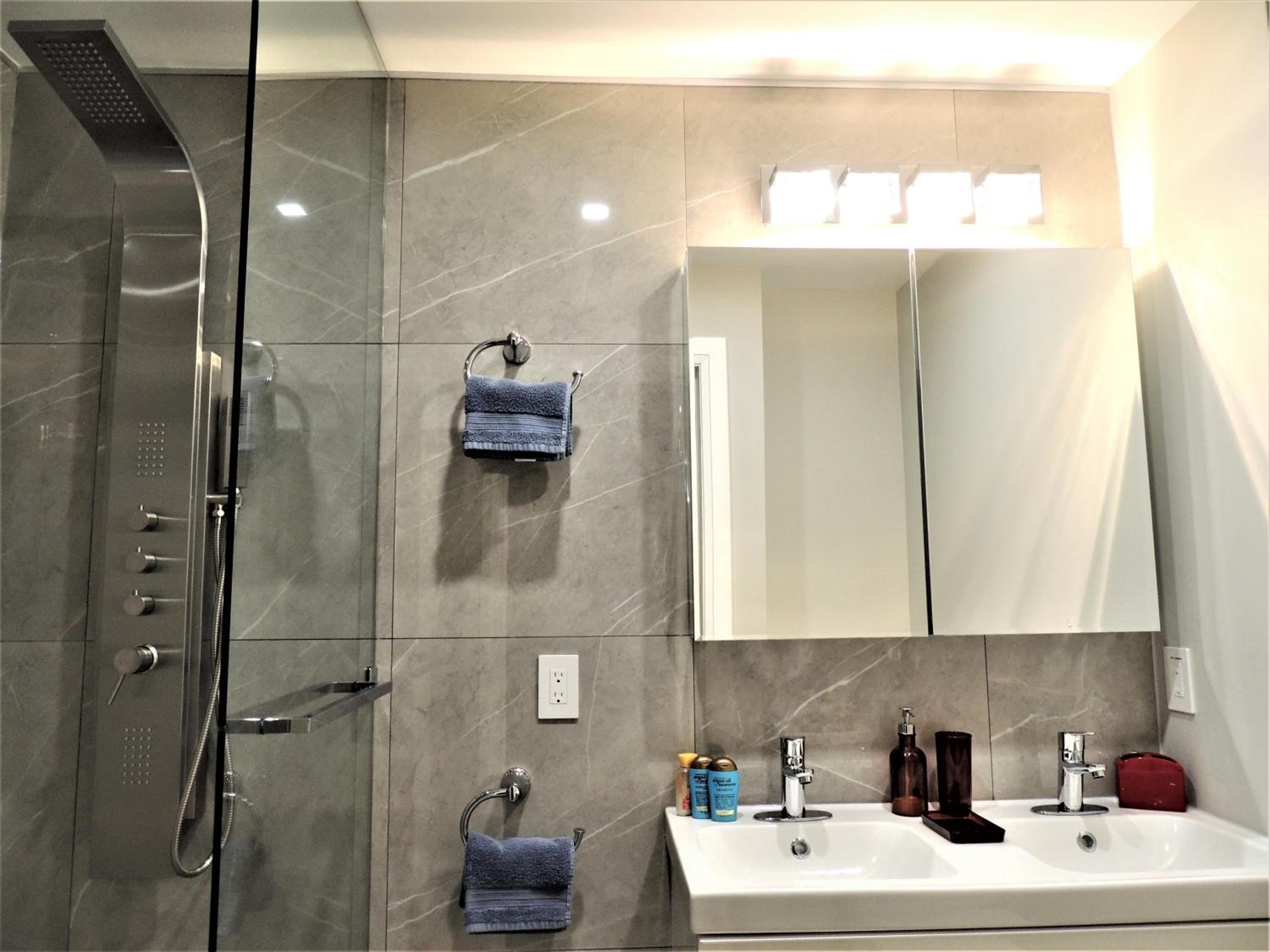 iResidence in Toronto - Fantastic Vacation Home with Breakfast