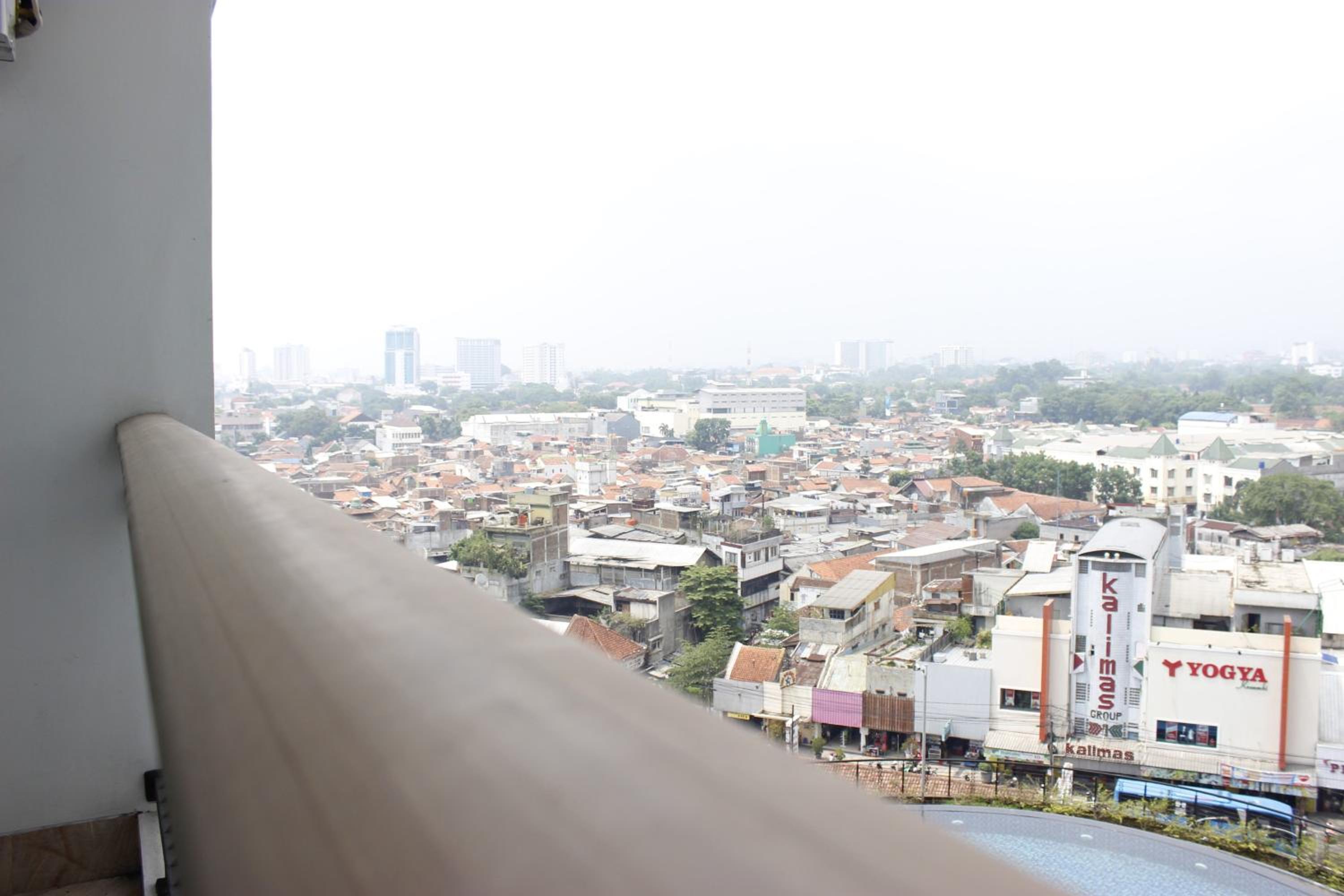 Strategic Studio at Green Kosambi Bandung Apartment By Travelio