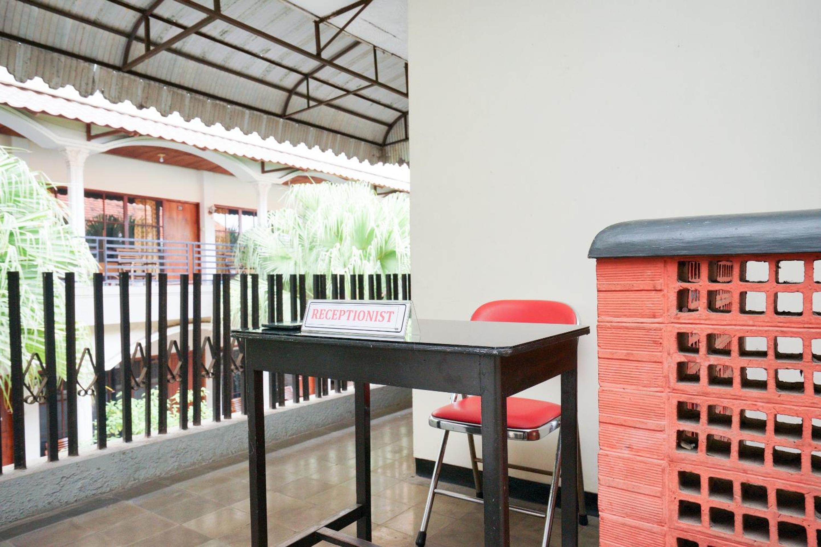 OYO Life 2090 Ratna Backpacker Syariah view 5