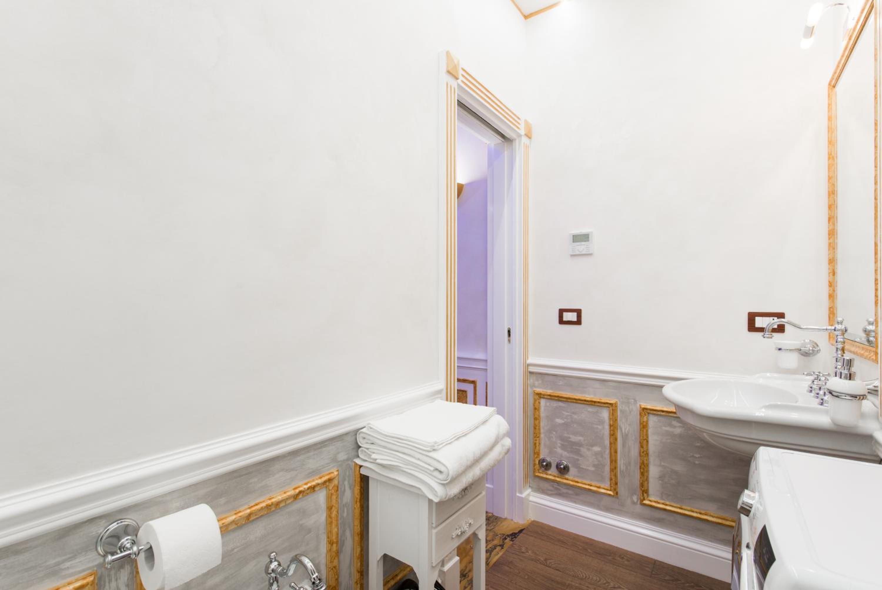 THE IMPERIAL SUITE e THE BRICKS