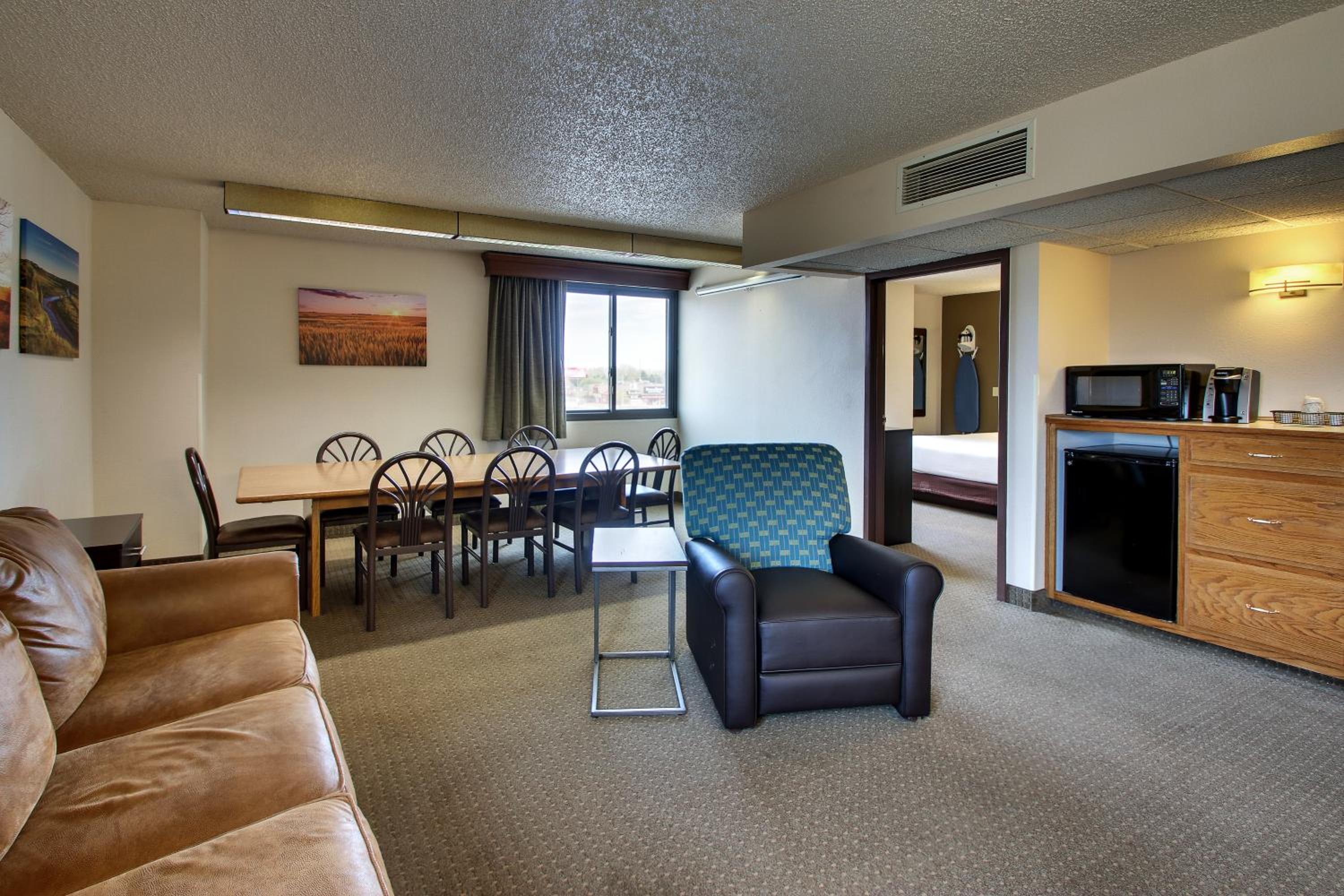 Bismarck Vacations - EverSpring Inn - Property Image 10