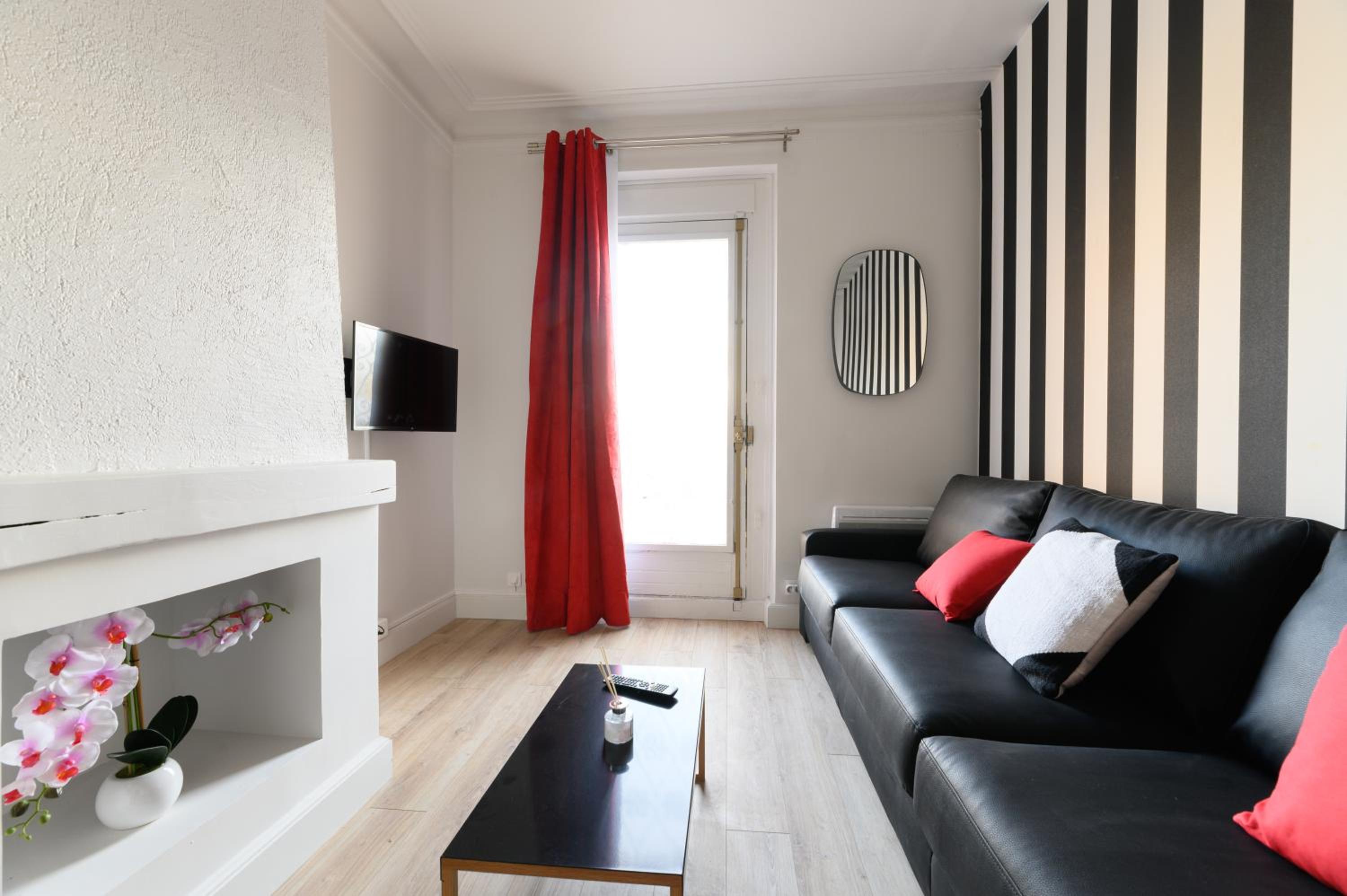 Daumier - New 2 Bdrs Flat near la Seine