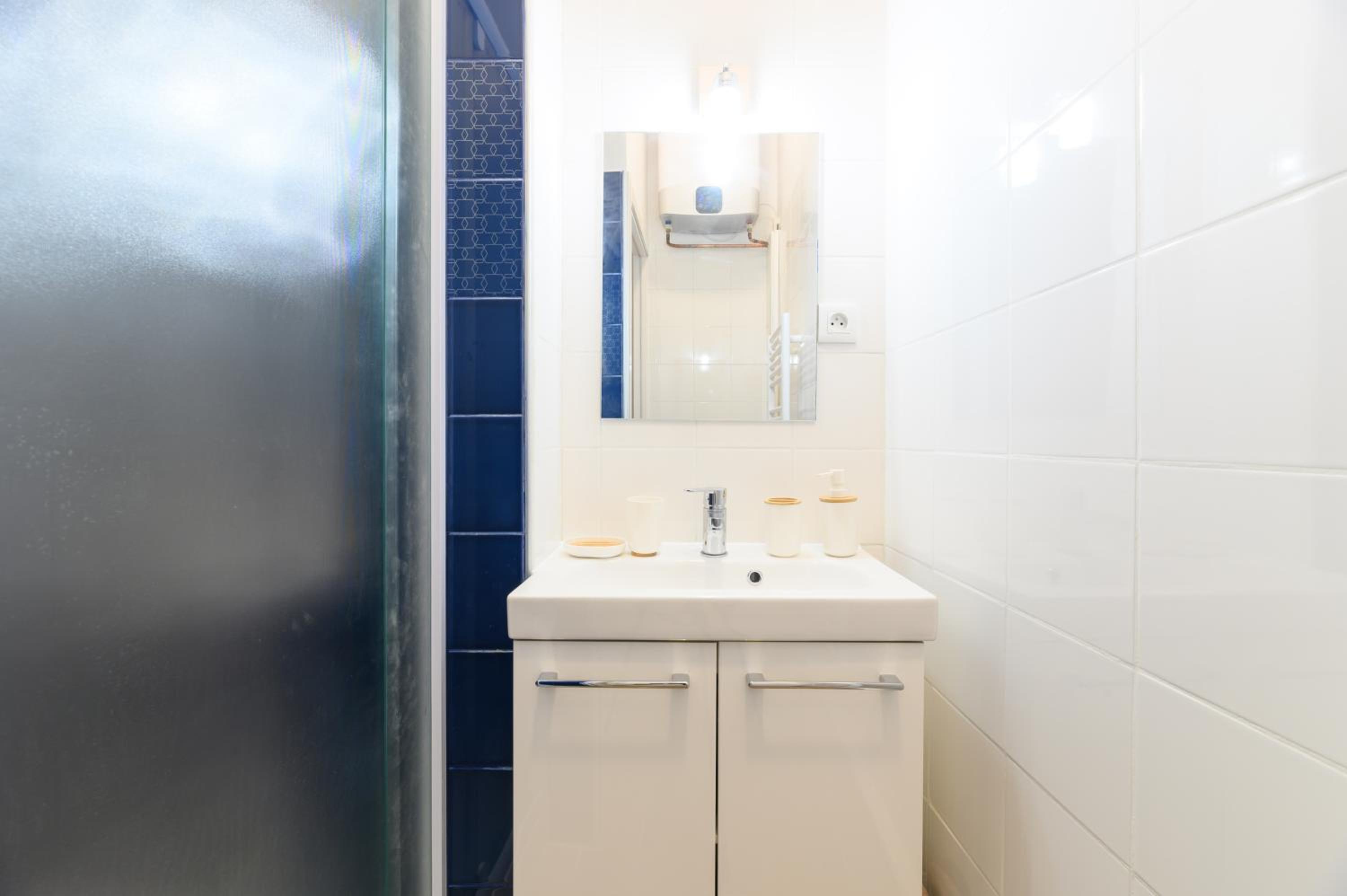 Daumier - New 2 Bdrs Flat near la Seine