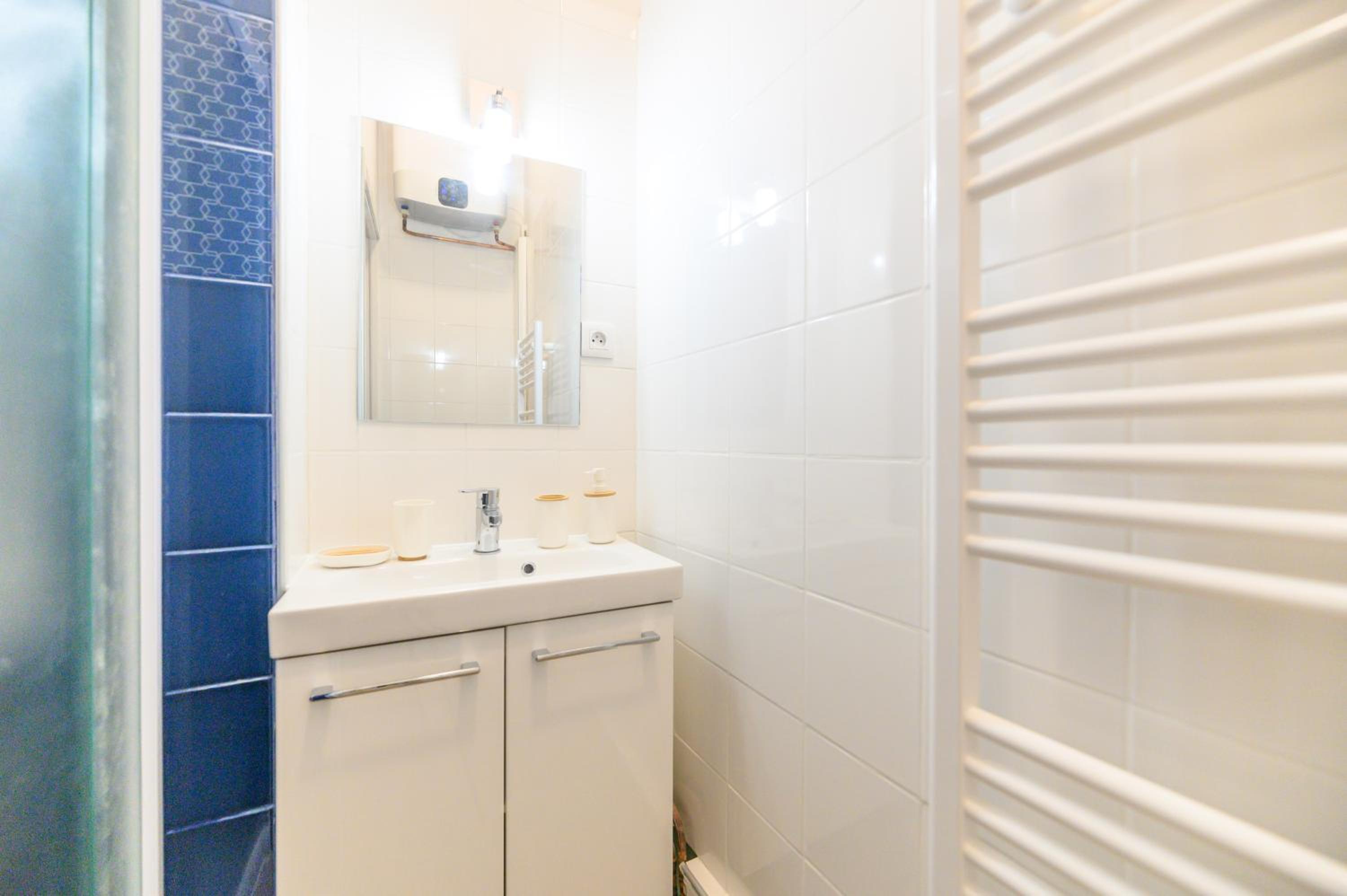 Daumier - New 2 Bdrs Flat near la Seine