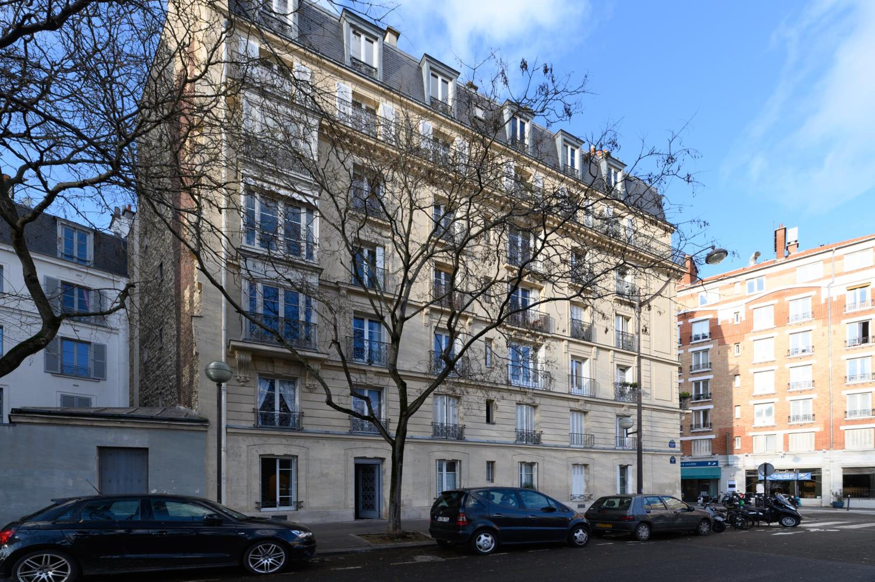 Daumier - New 2 Bdrs Flat near la Seine