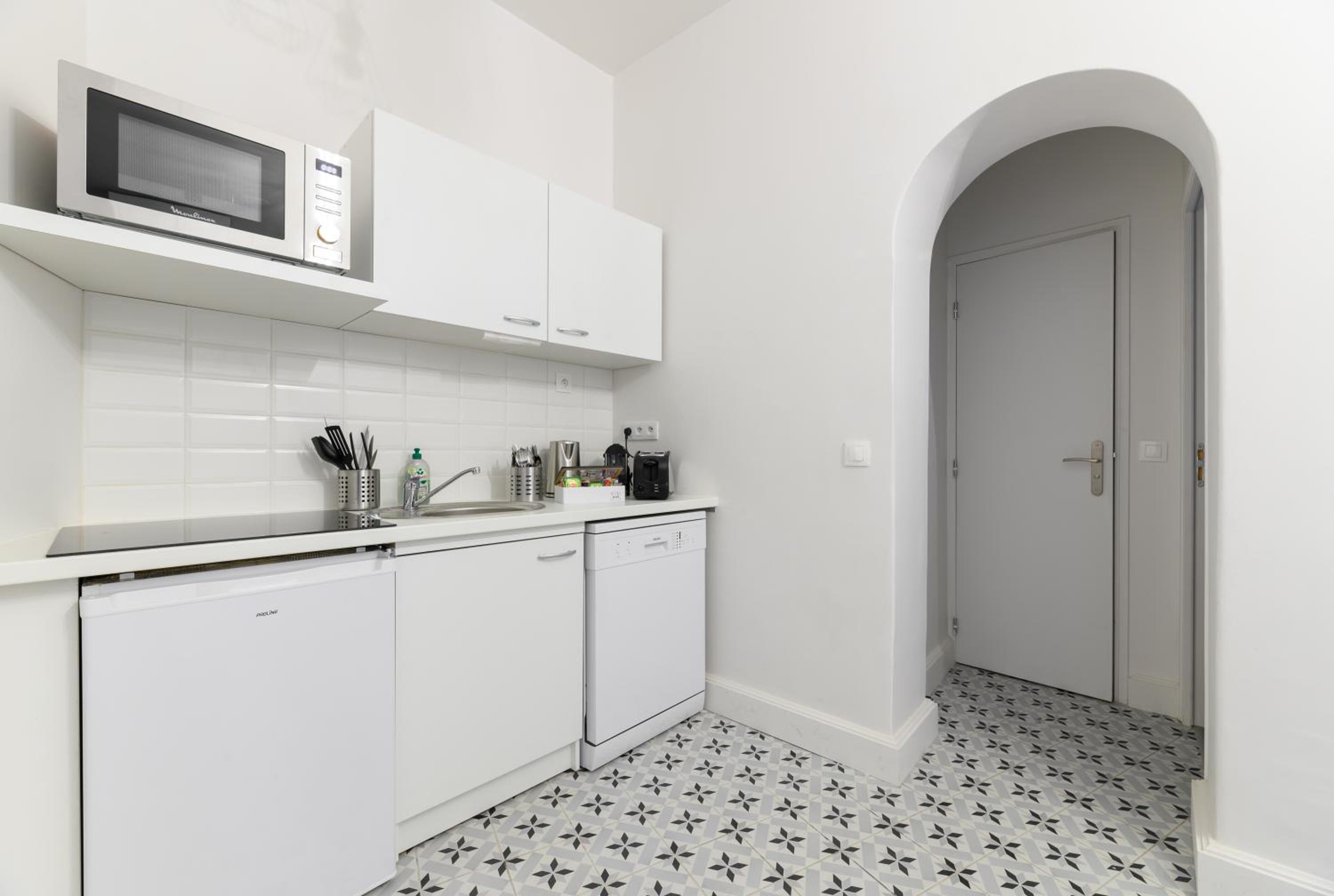 Daumier - New 2 Bdrs Flat near la Seine