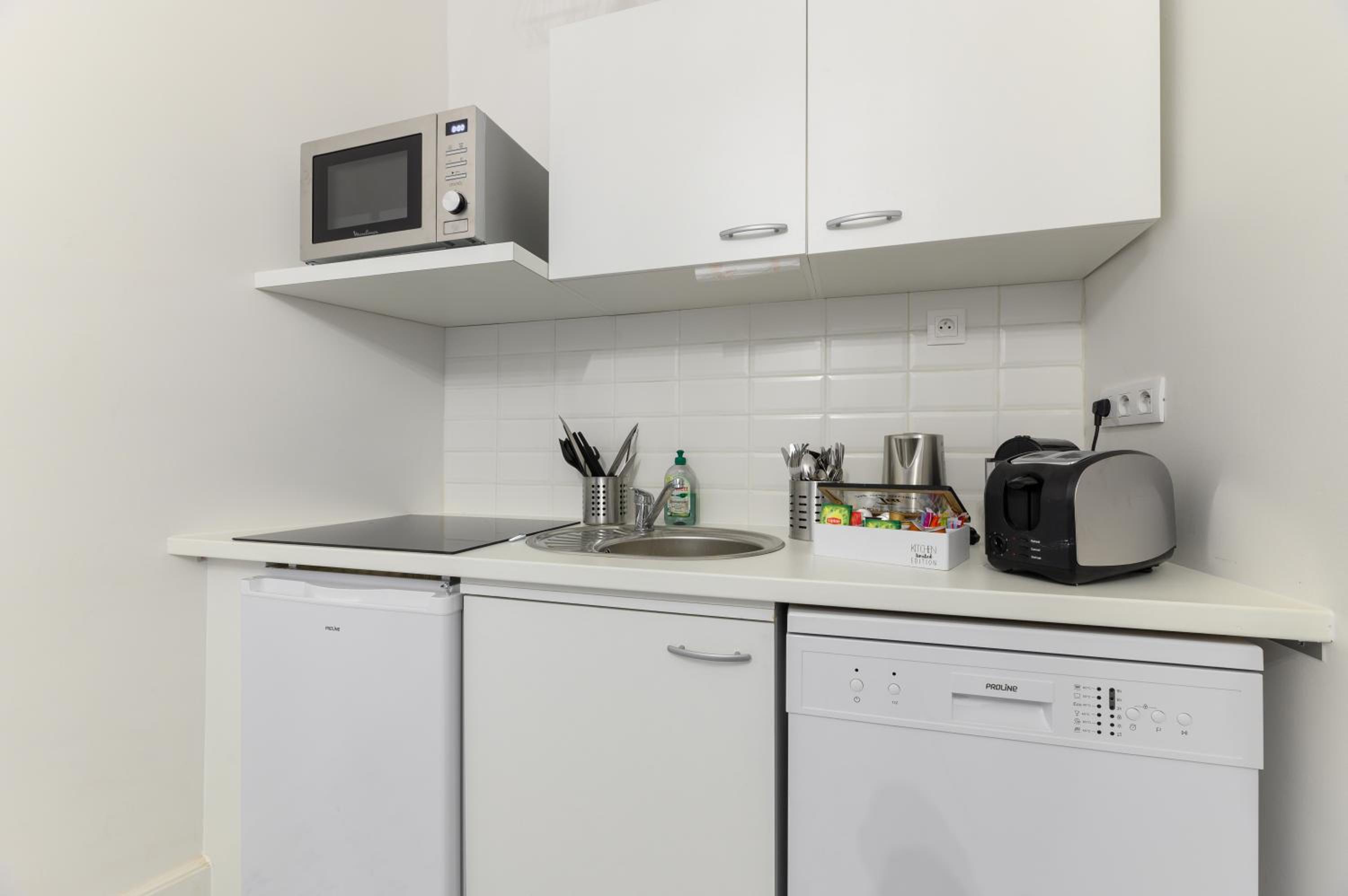 Daumier - New 2 Bdrs Flat near la Seine