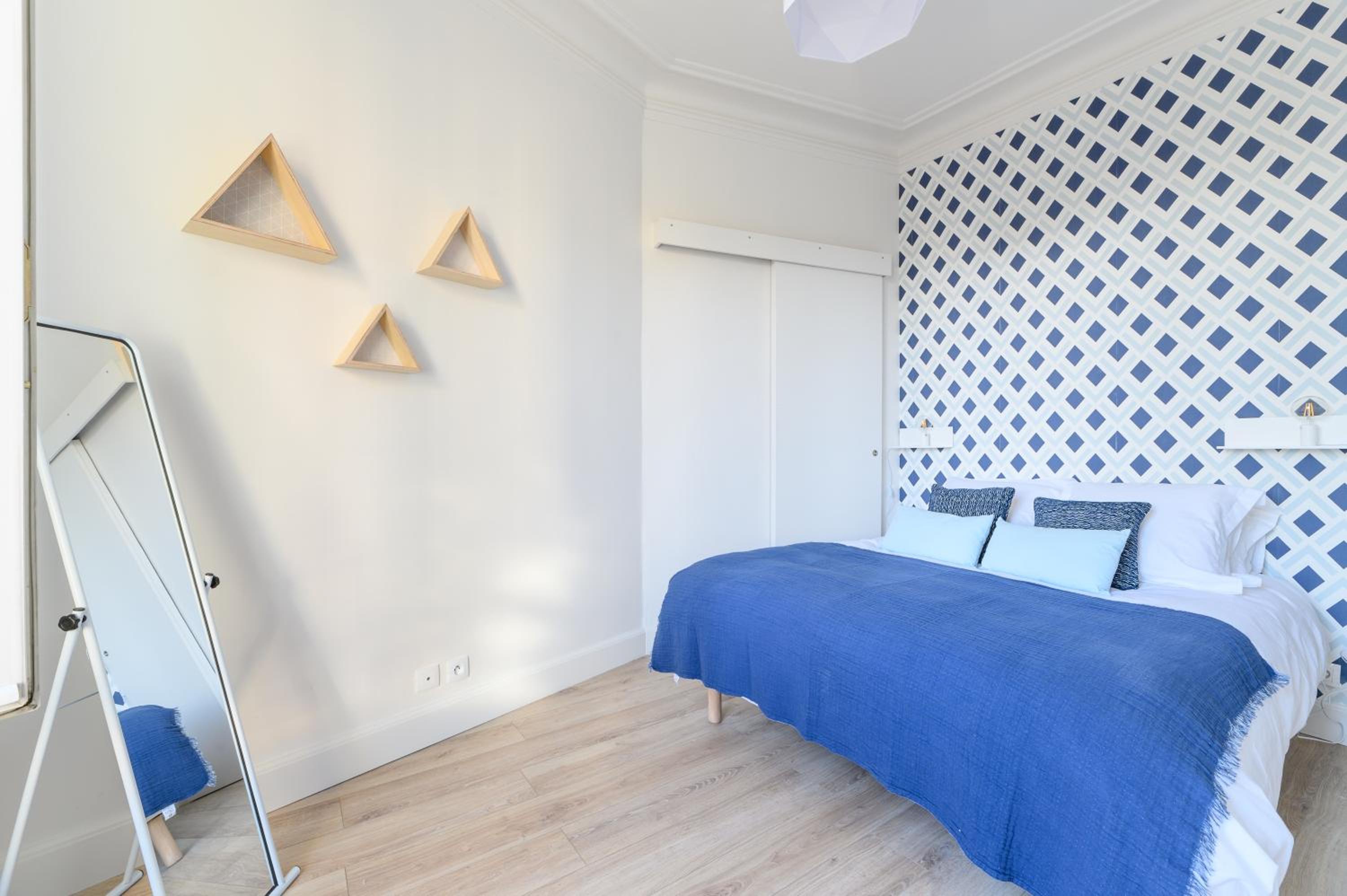Daumier - New 2 Bdrs Flat near la Seine