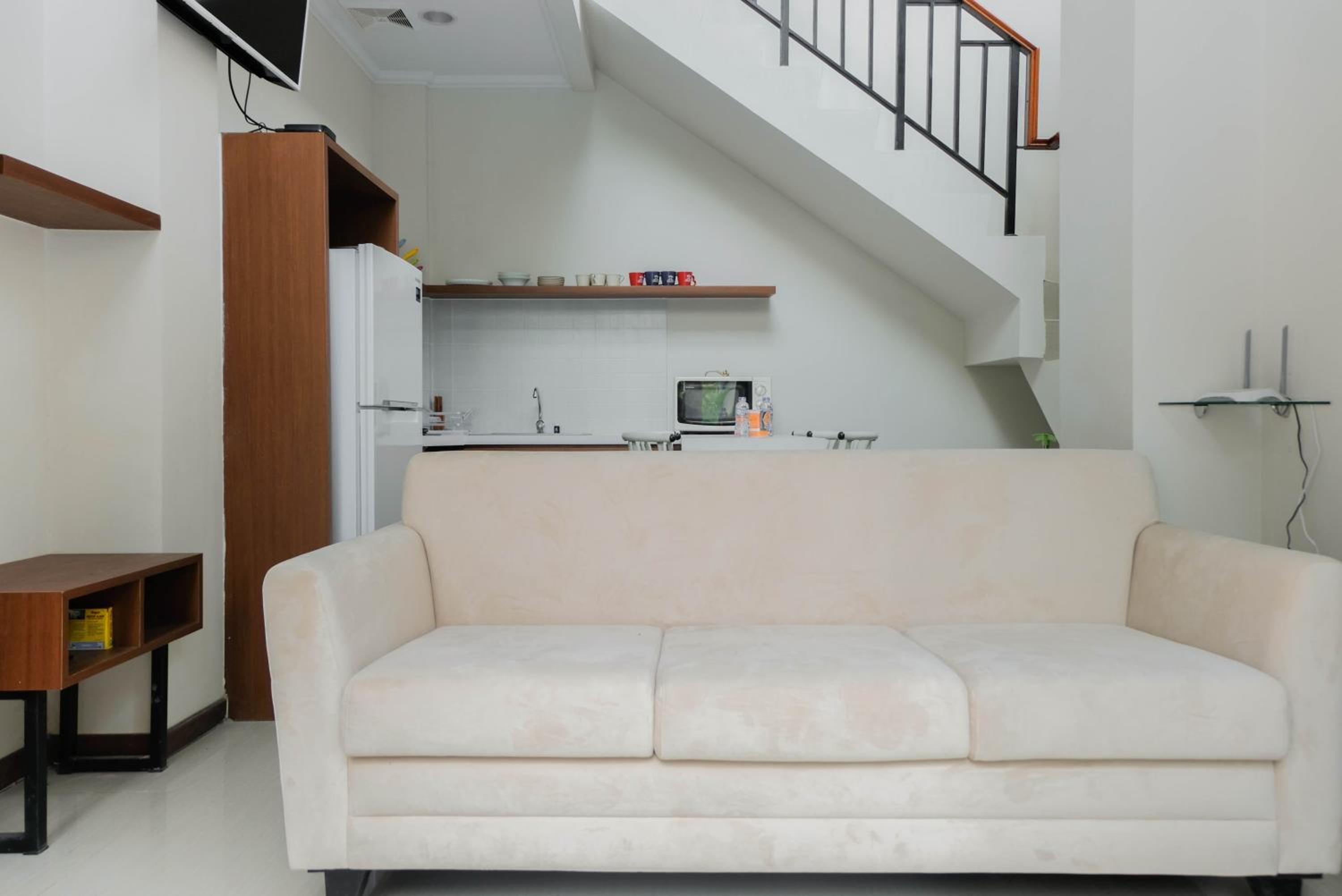Pool View 3BR Apartment at Asatti BSD City By Travelio view 5