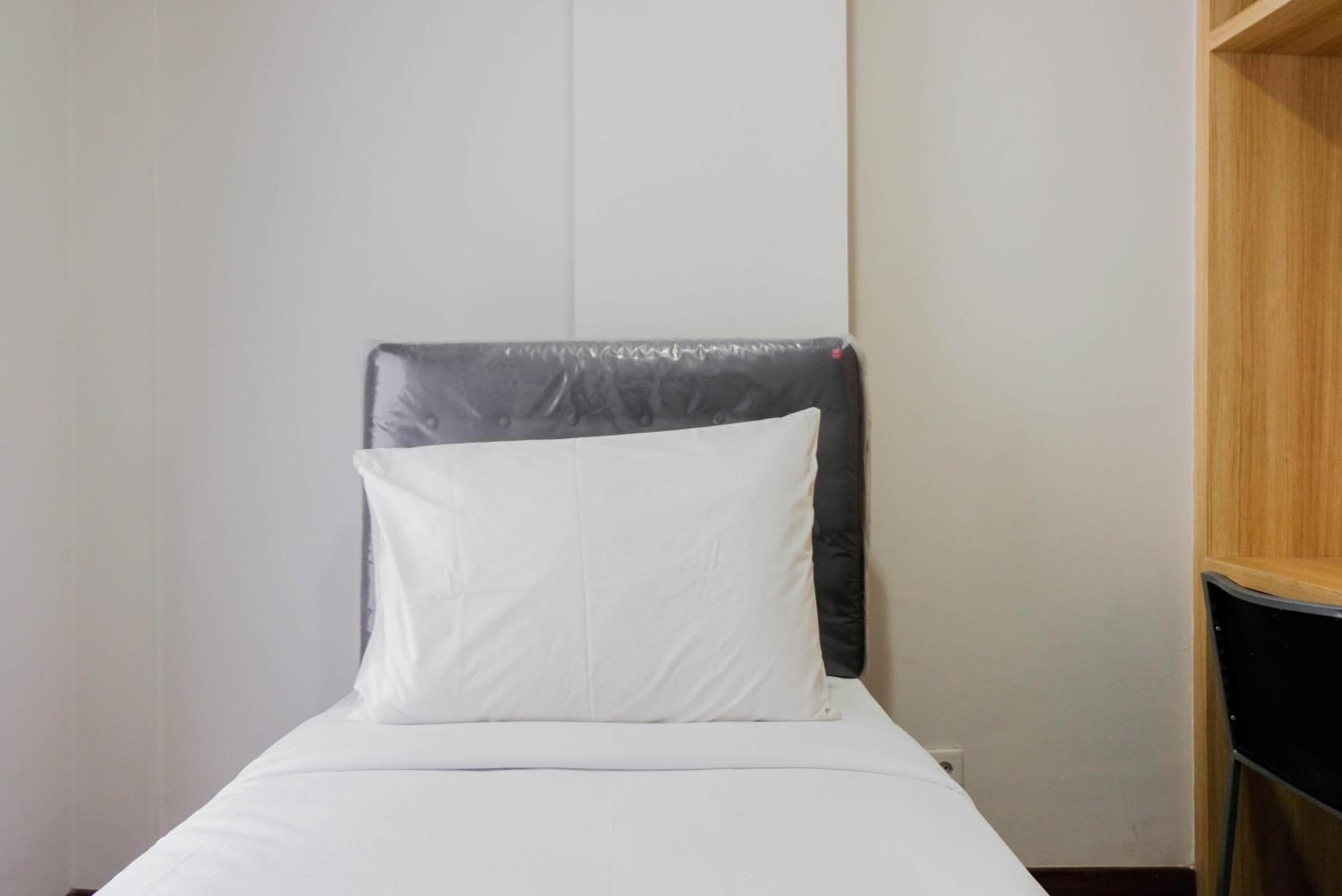 Pool View 3BR Apartment at Asatti BSD City By Travelio view 3