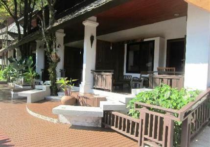 J Valley Resort