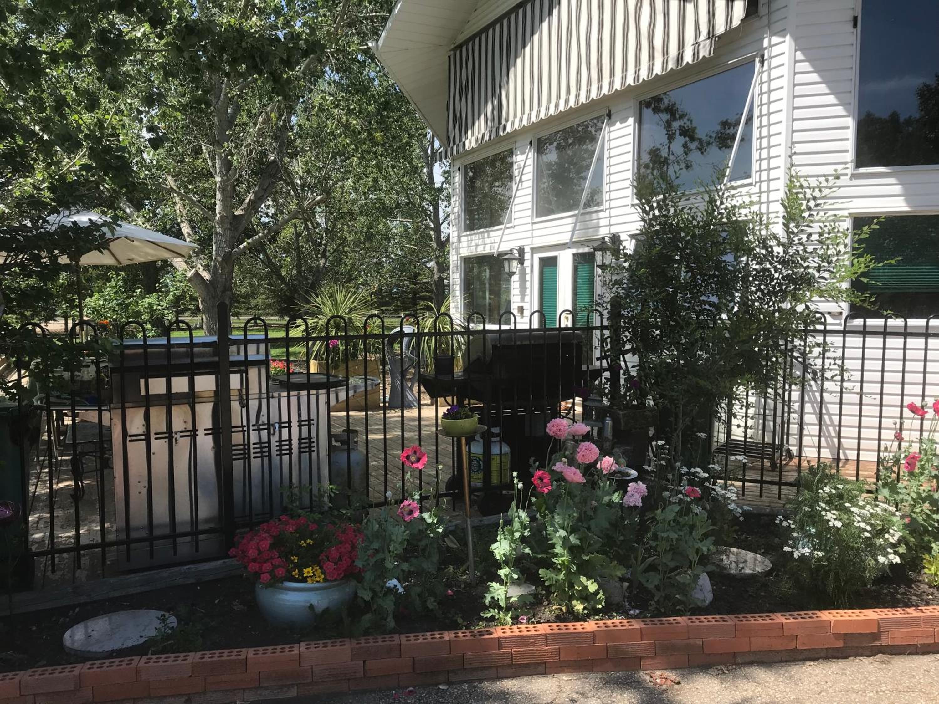 Rolling Hills Country Resort Bed and Breakfast