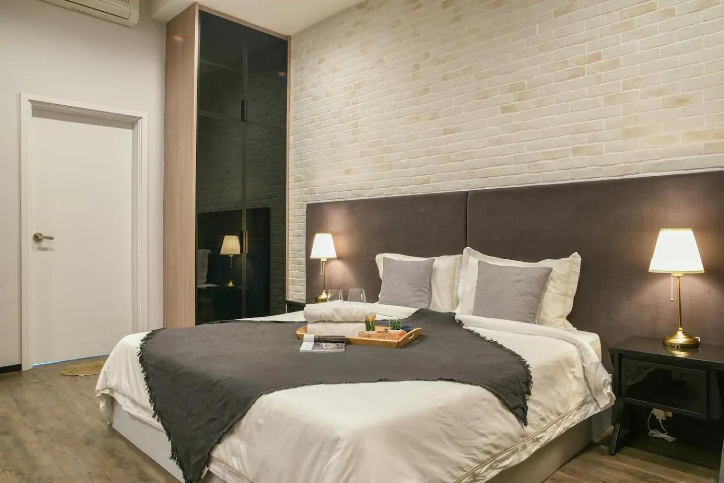 Mid Valley 1km away Verve Suites Old Klang Road