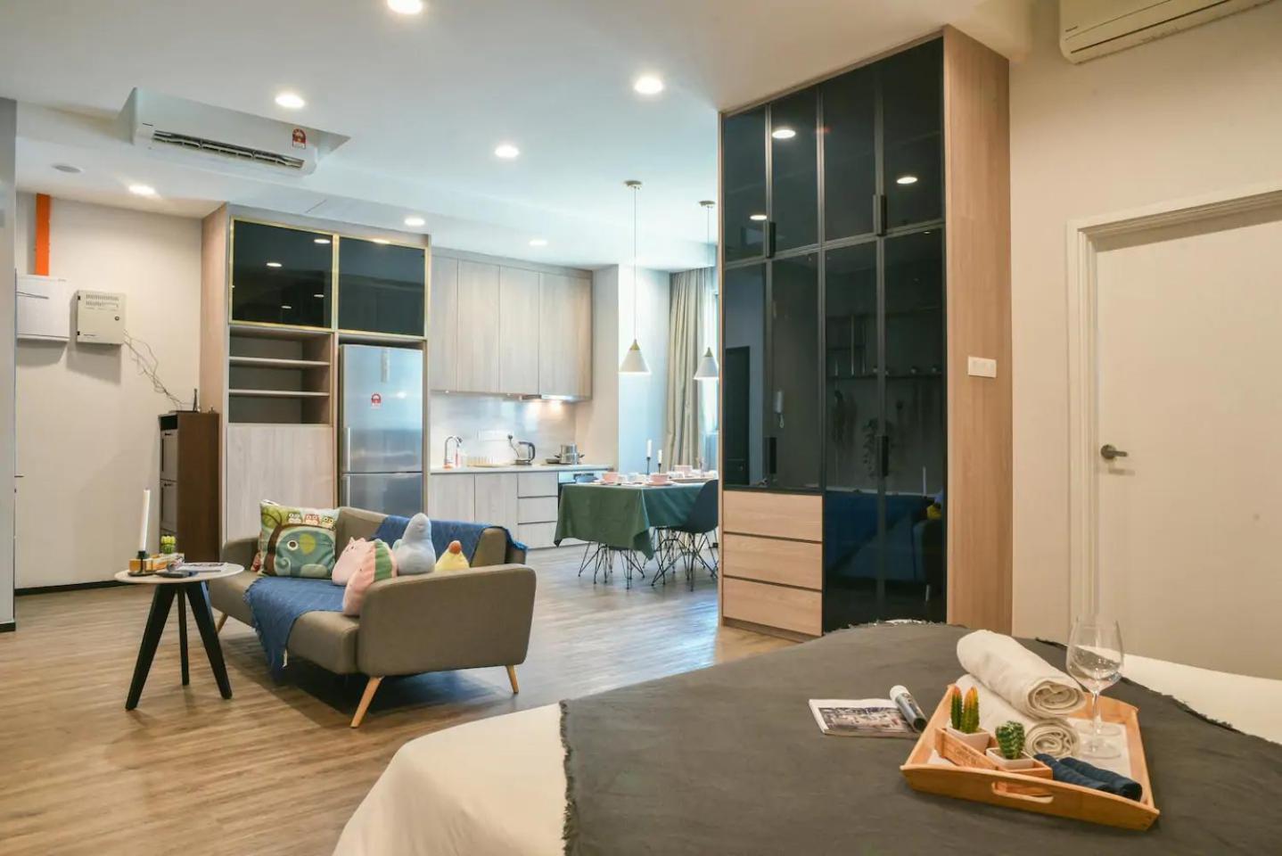 Mid Valley 1km away Verve Suites Old Klang Road