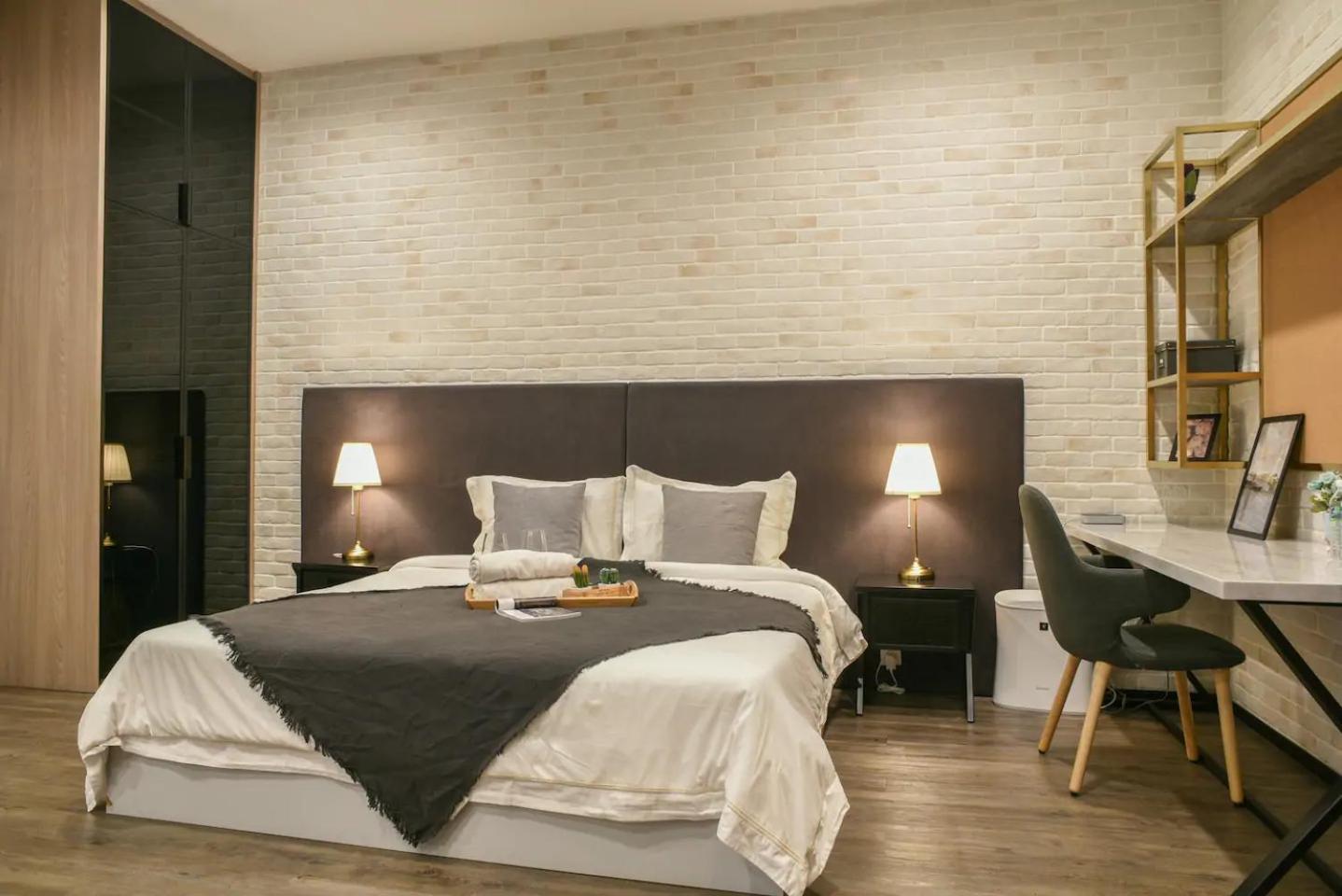 Mid Valley 1km away Verve Suites Old Klang Road
