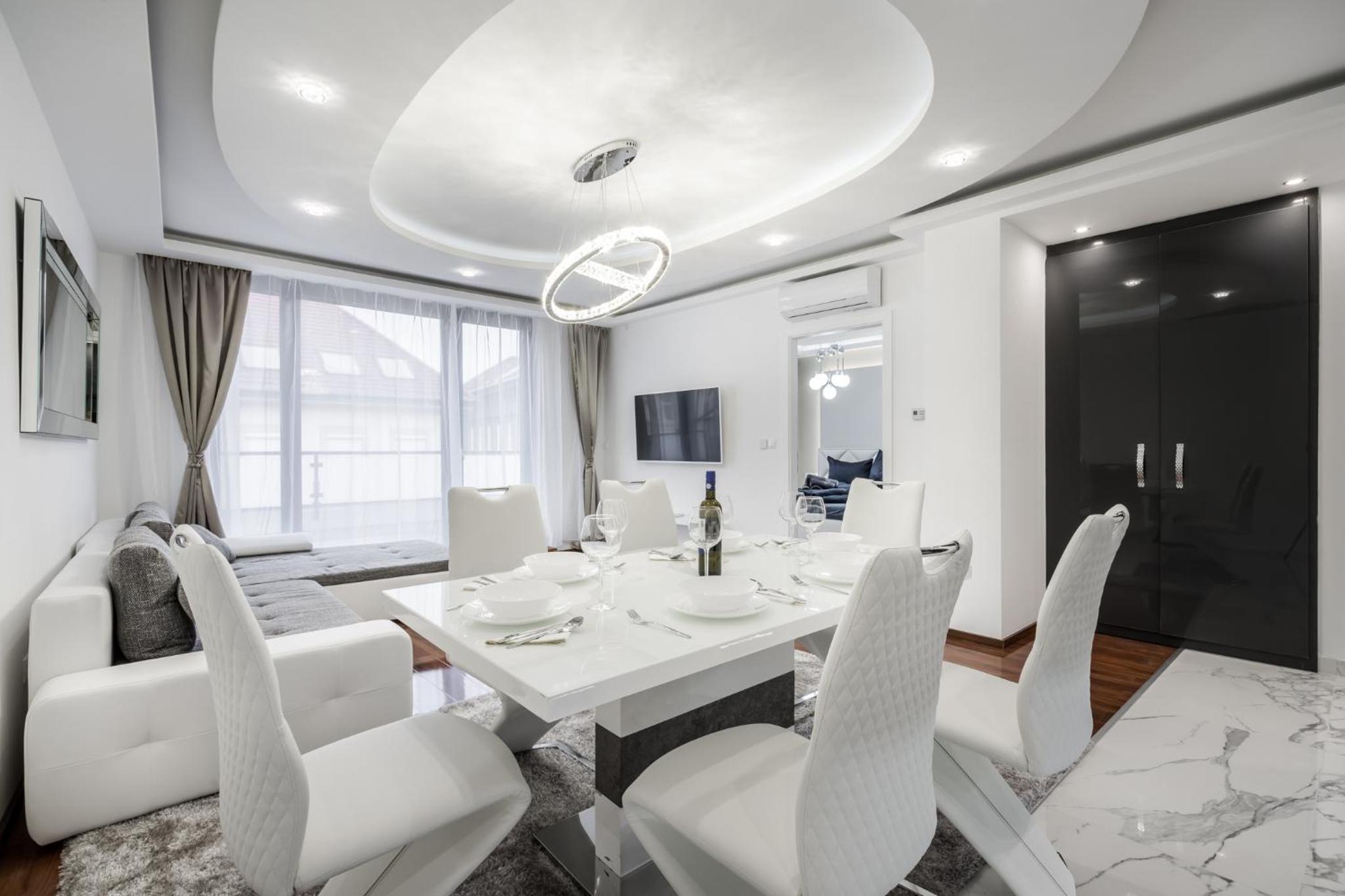 Kiraly 44 Luxury Apartment with free parking view 2