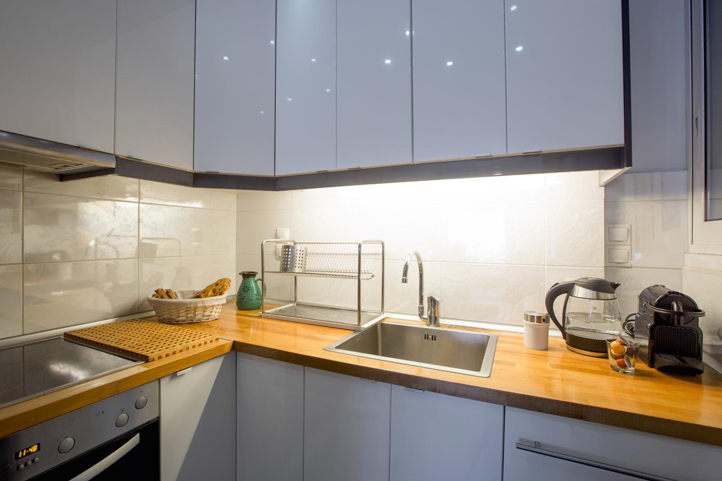 Acropolis Now! 2BR in central Athens