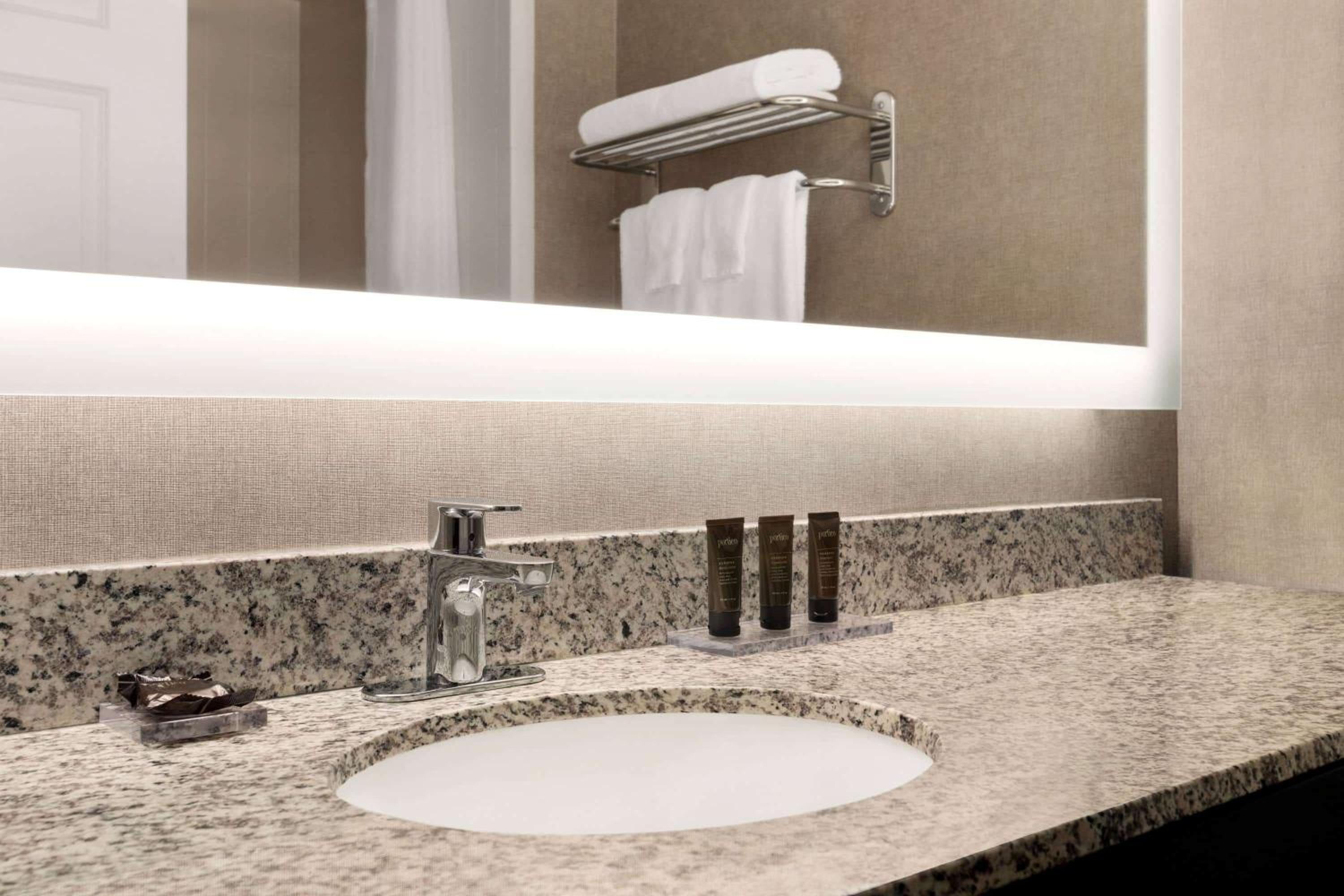 Wingate by Wyndham Cincinnati Blue Ash - Property Image 4