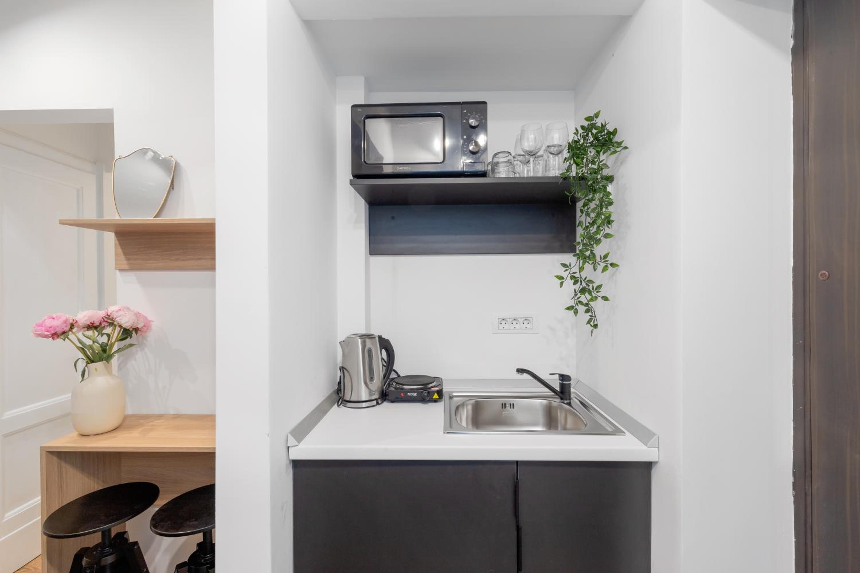 Ultra Central, 15 sqm studio view 5