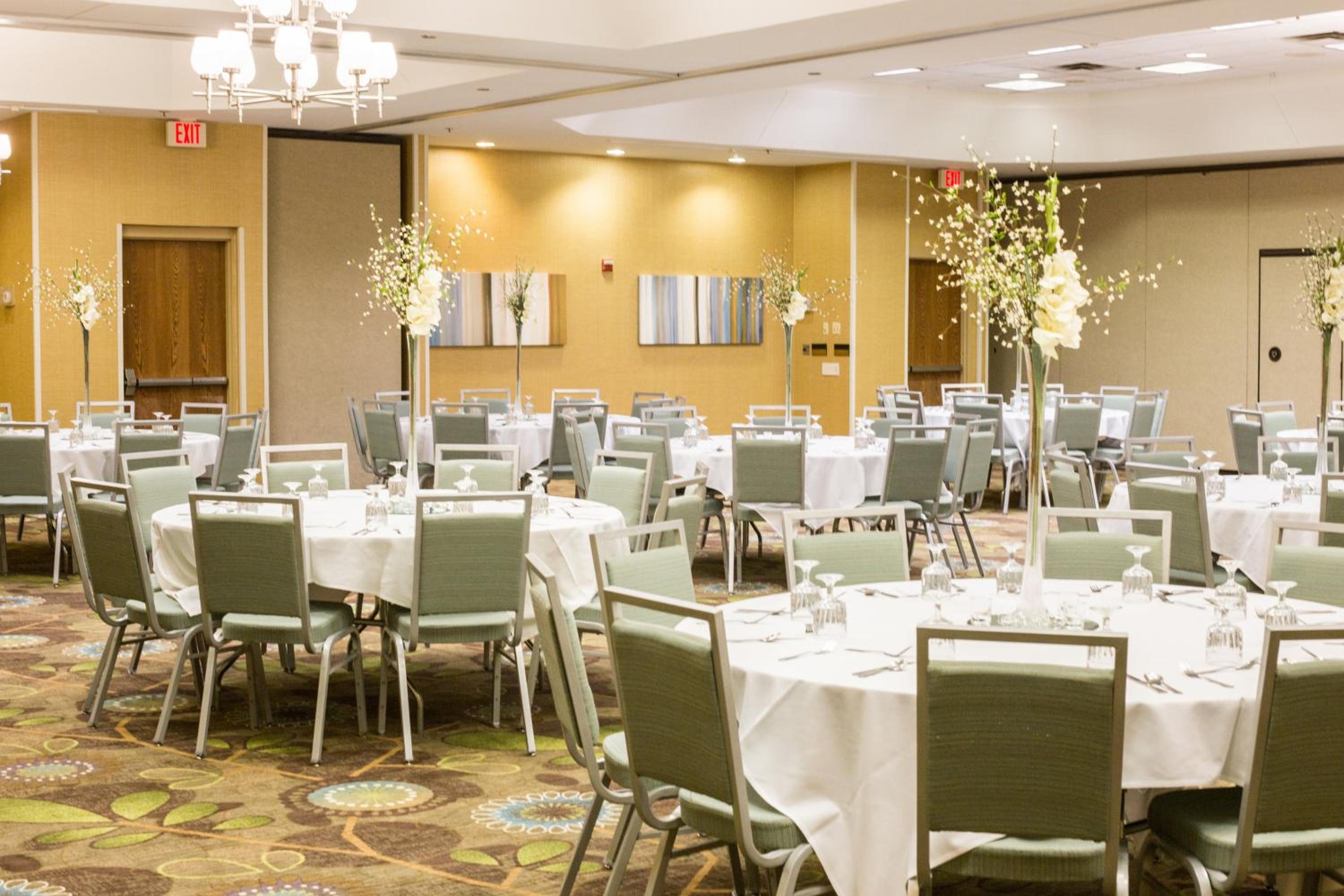Bolingbrook Vacations - Holiday Inn  Suites Bolingbrook, an IHG Hotel - Property Image 5