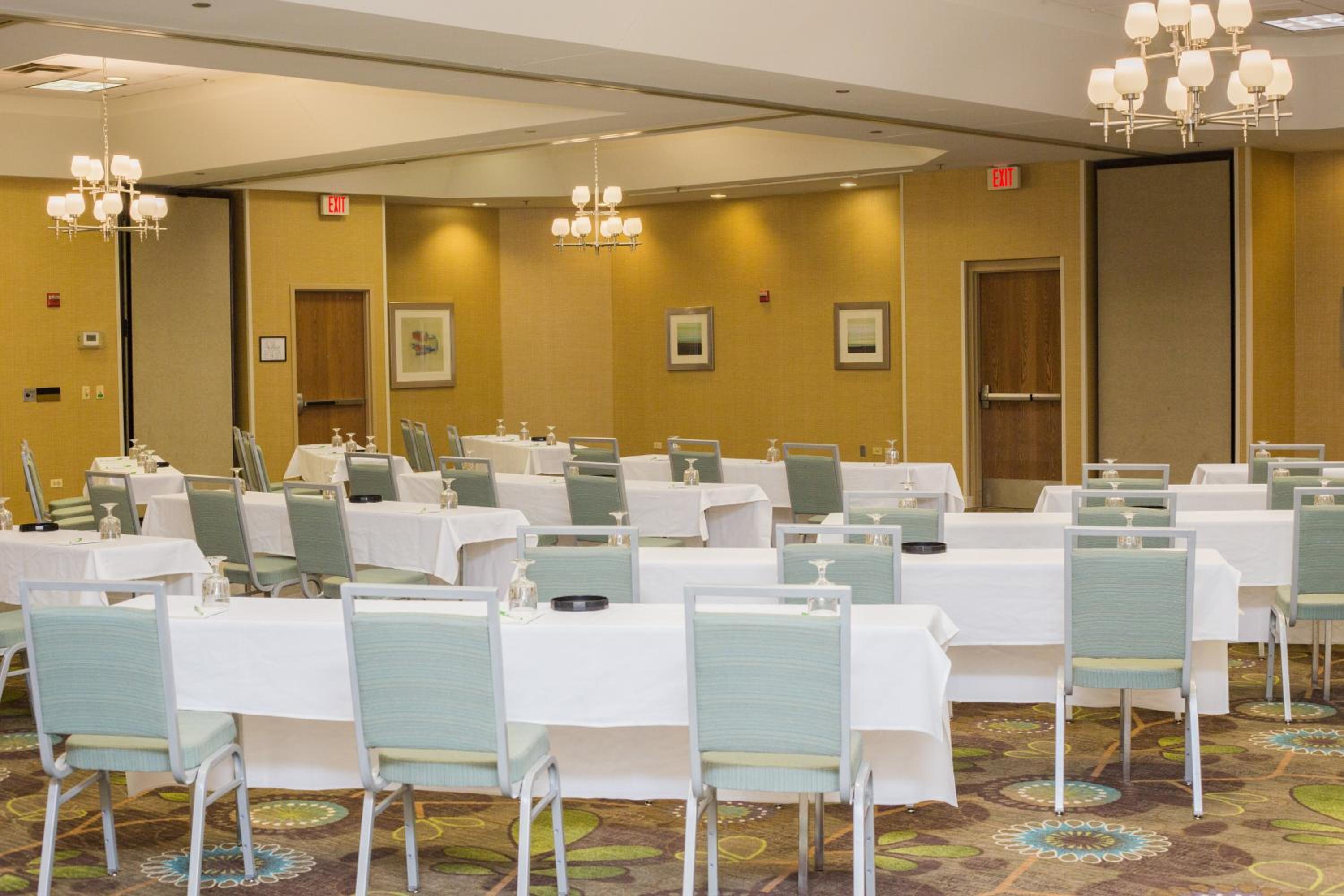 Bolingbrook Vacations - Holiday Inn  Suites Bolingbrook, an IHG Hotel - Property Image 11