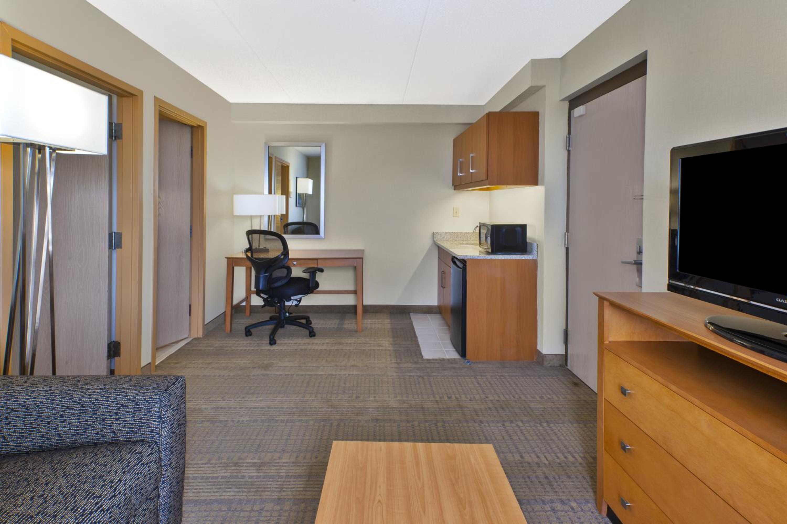Bolingbrook Vacations - Holiday Inn Suites Bolingbrook, an IHG Hotel - Property Image 48