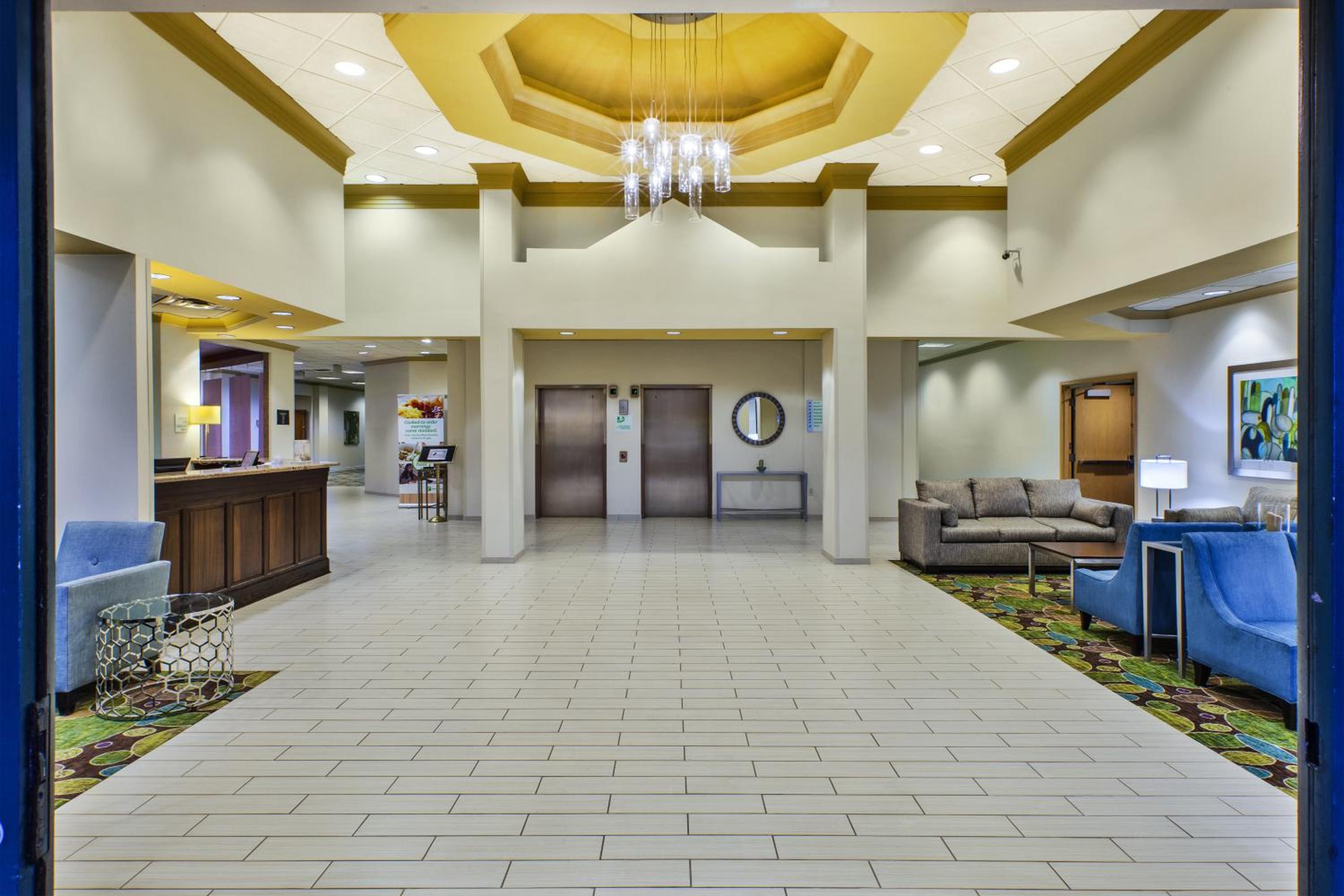 Bolingbrook Vacations - Holiday Inn  Suites Bolingbrook, an IHG Hotel - Property Image 1