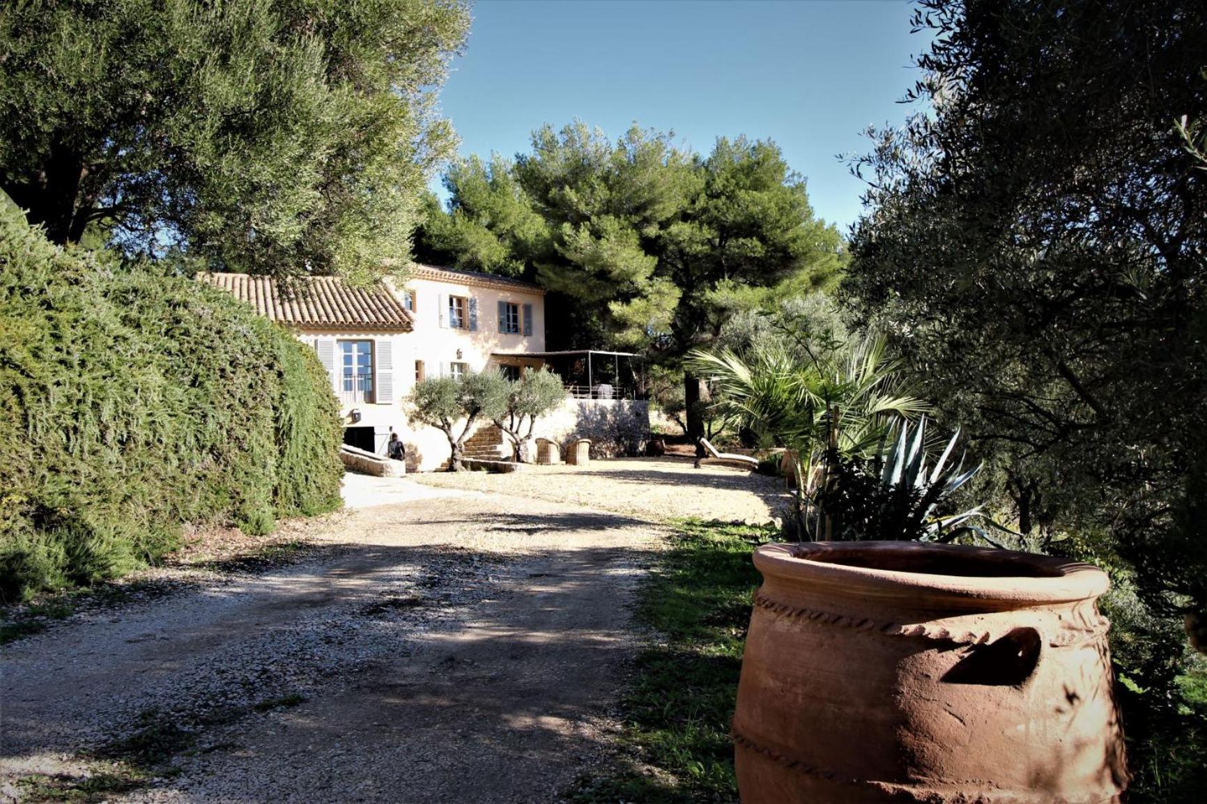 Villa des Oliviers view 2