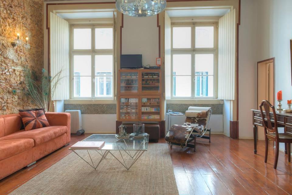 Charming apartment in the heart of Lisbon view 3