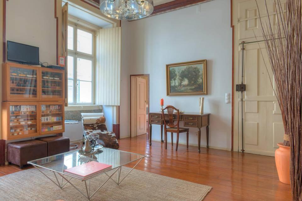 Charming apartment in the heart of Lisbon view 5