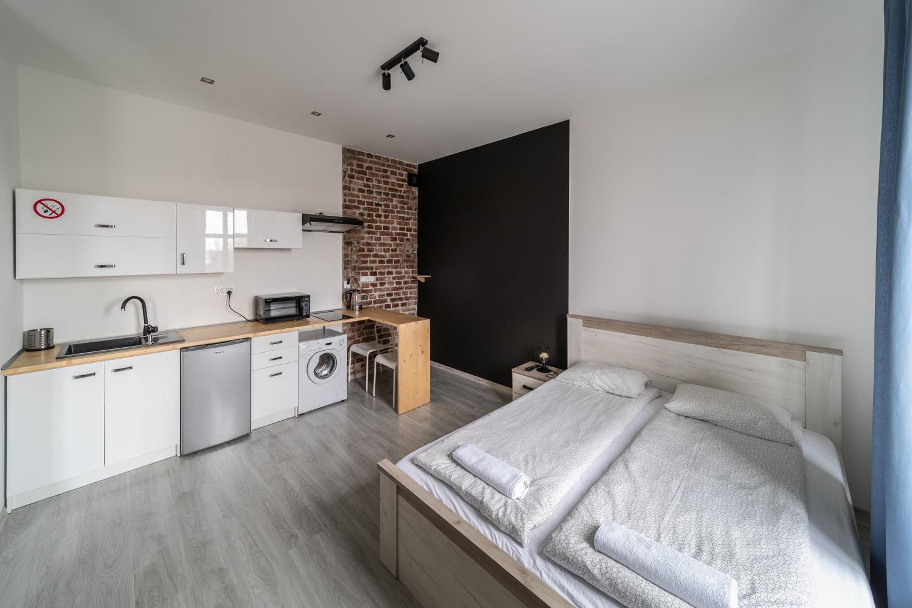 Black & White Vision Apartment - Centrum view 2