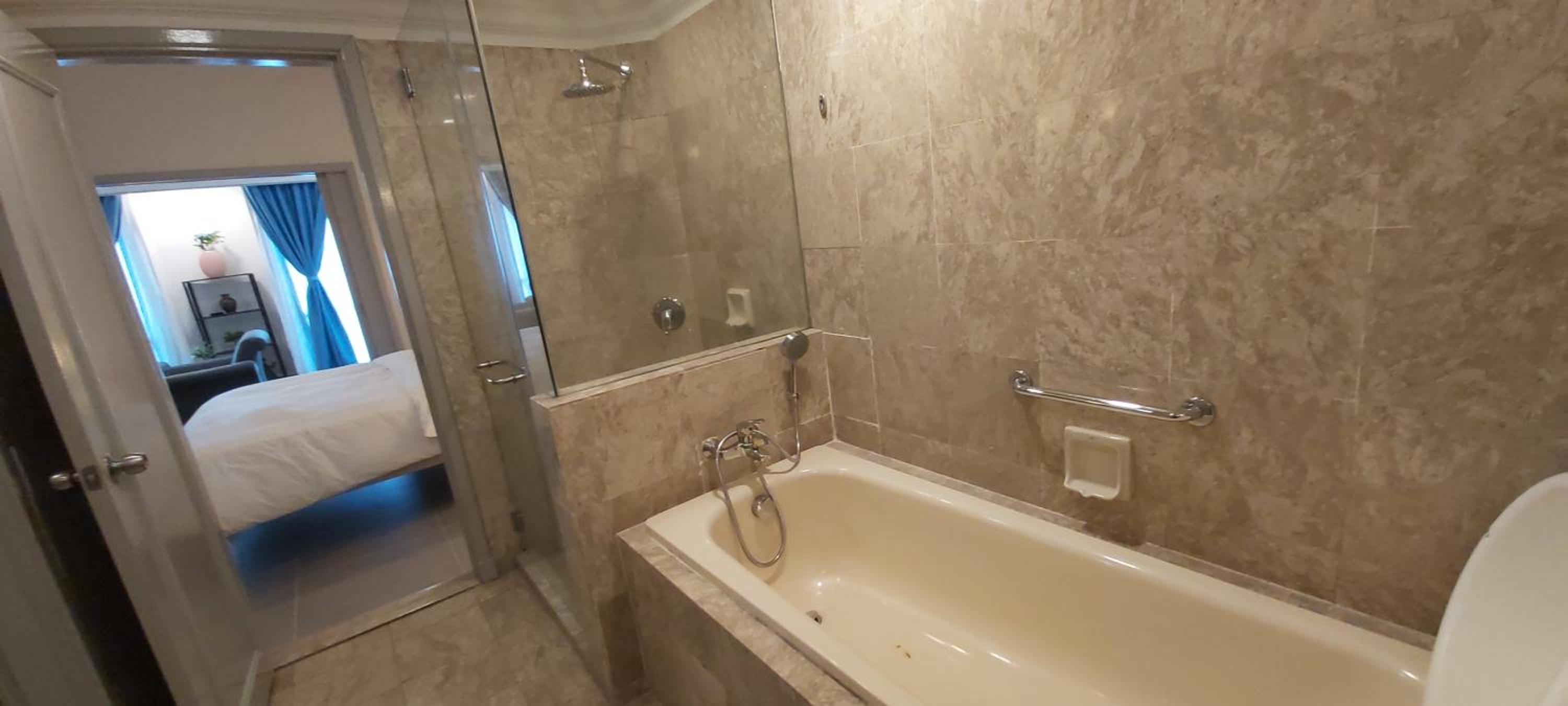 Rihanna service suite at times square