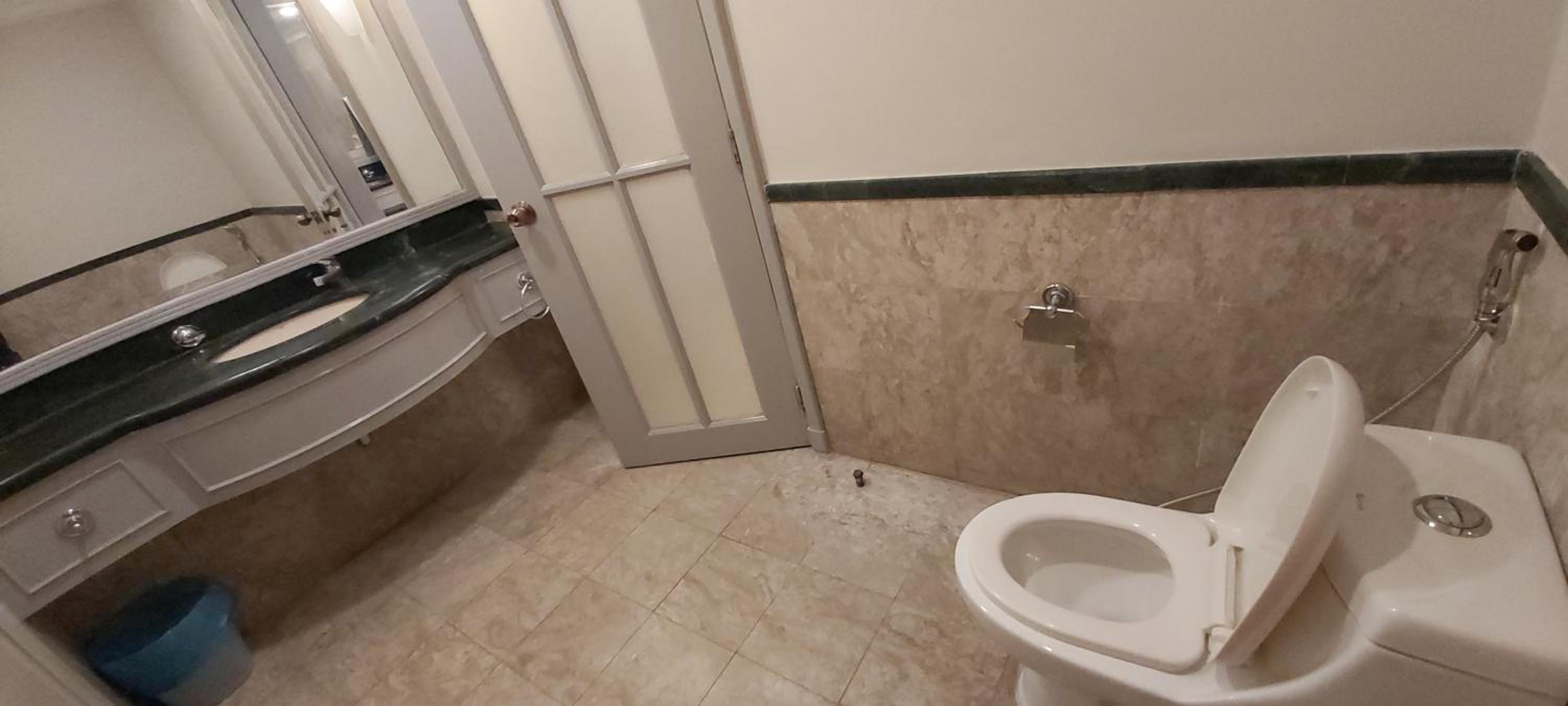 Rihanna service suite at times square
