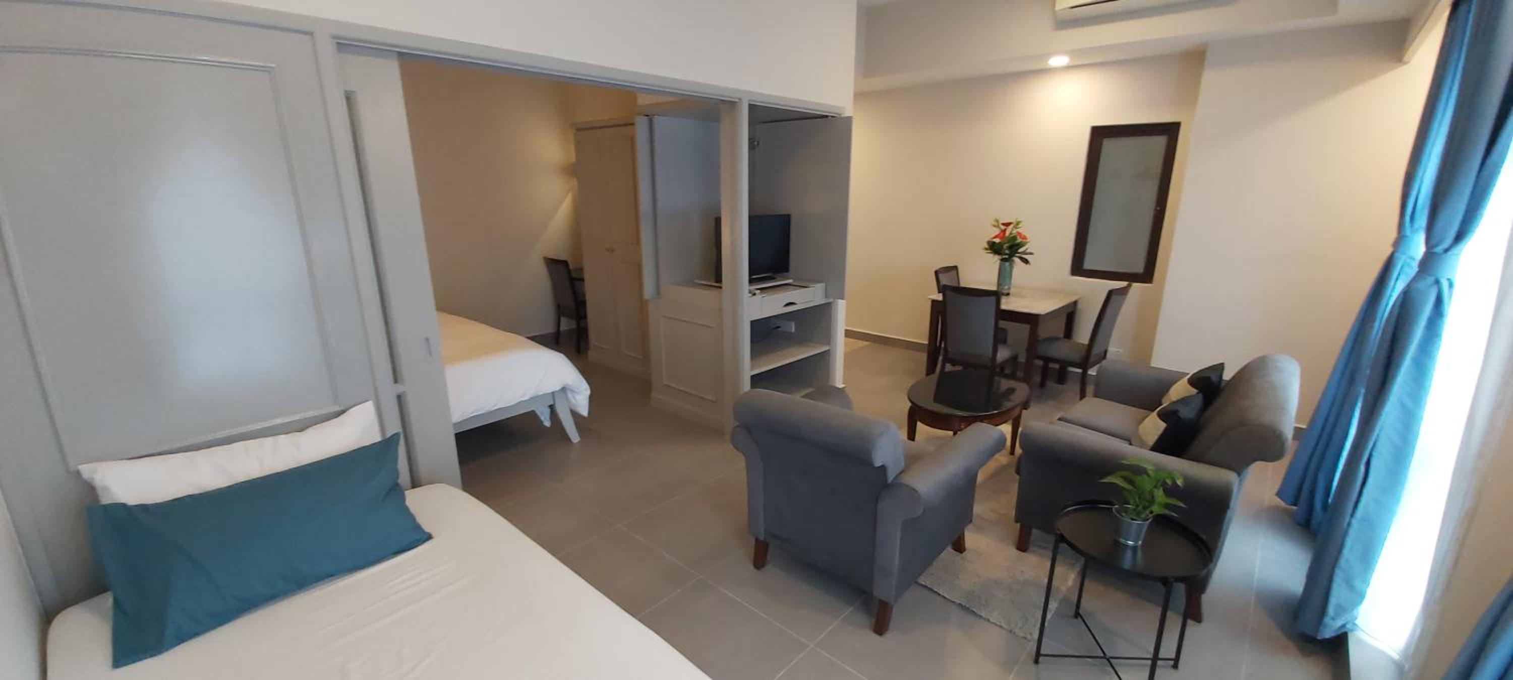 Rihanna service suite at times square