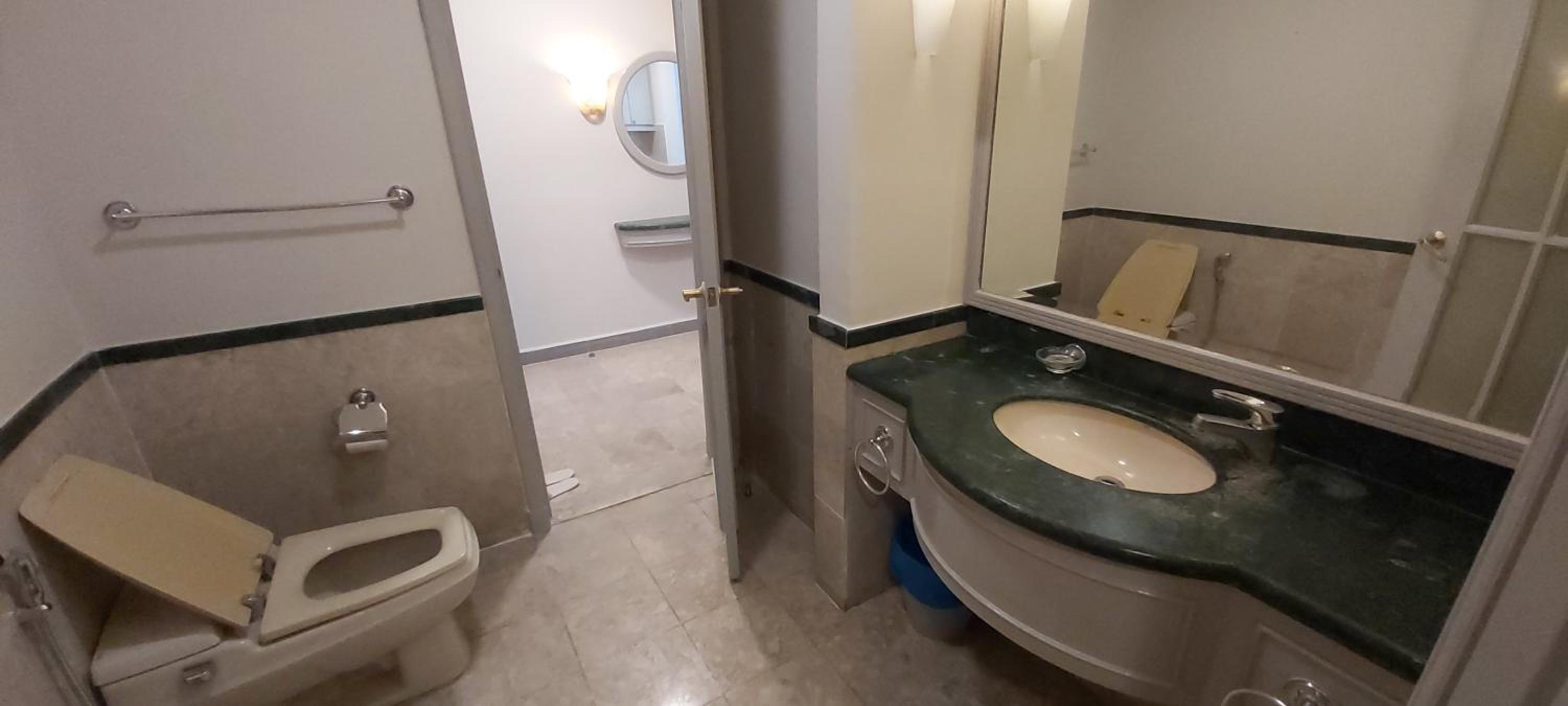 Rihanna service suite at times square