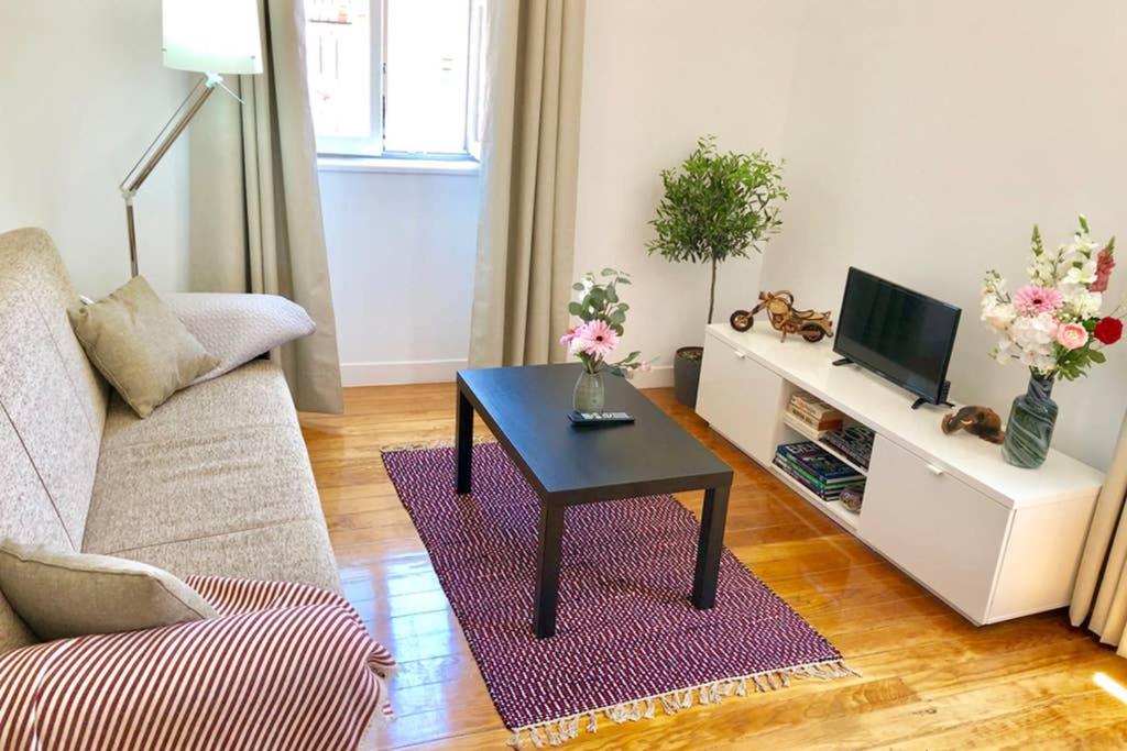 32 3 - Lisbon City Life Private Apartment, Bairro Alto view 5