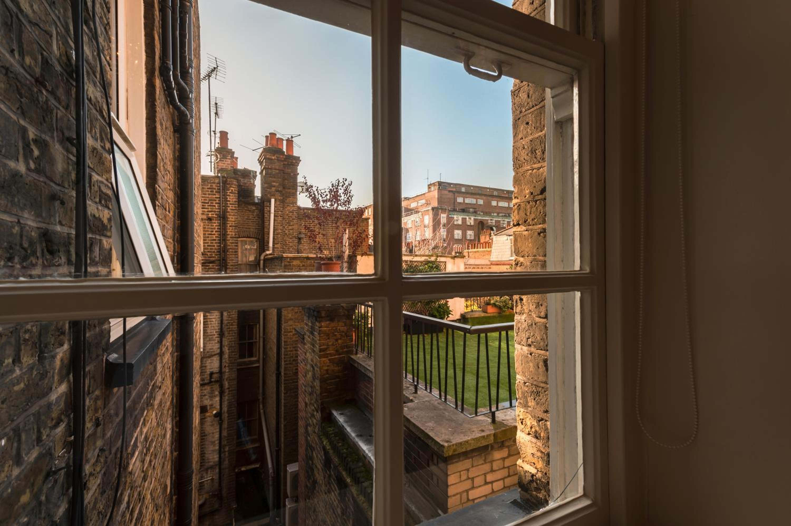 Curzon Street by Mansley photo 2