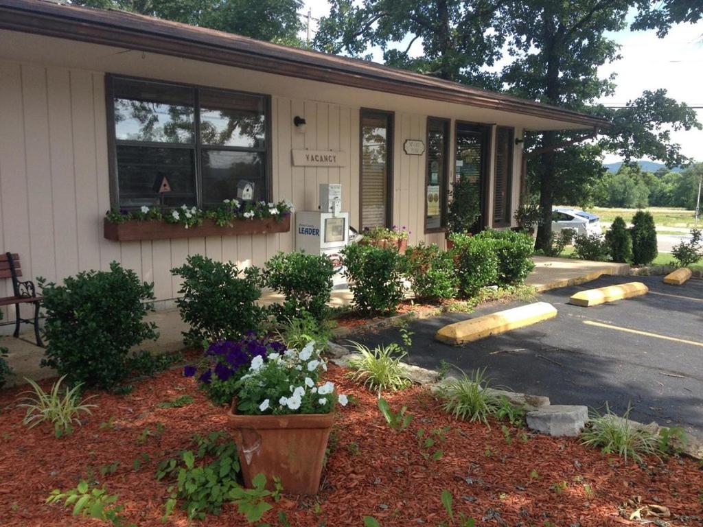 The Parkwood Inn & Suites view 4