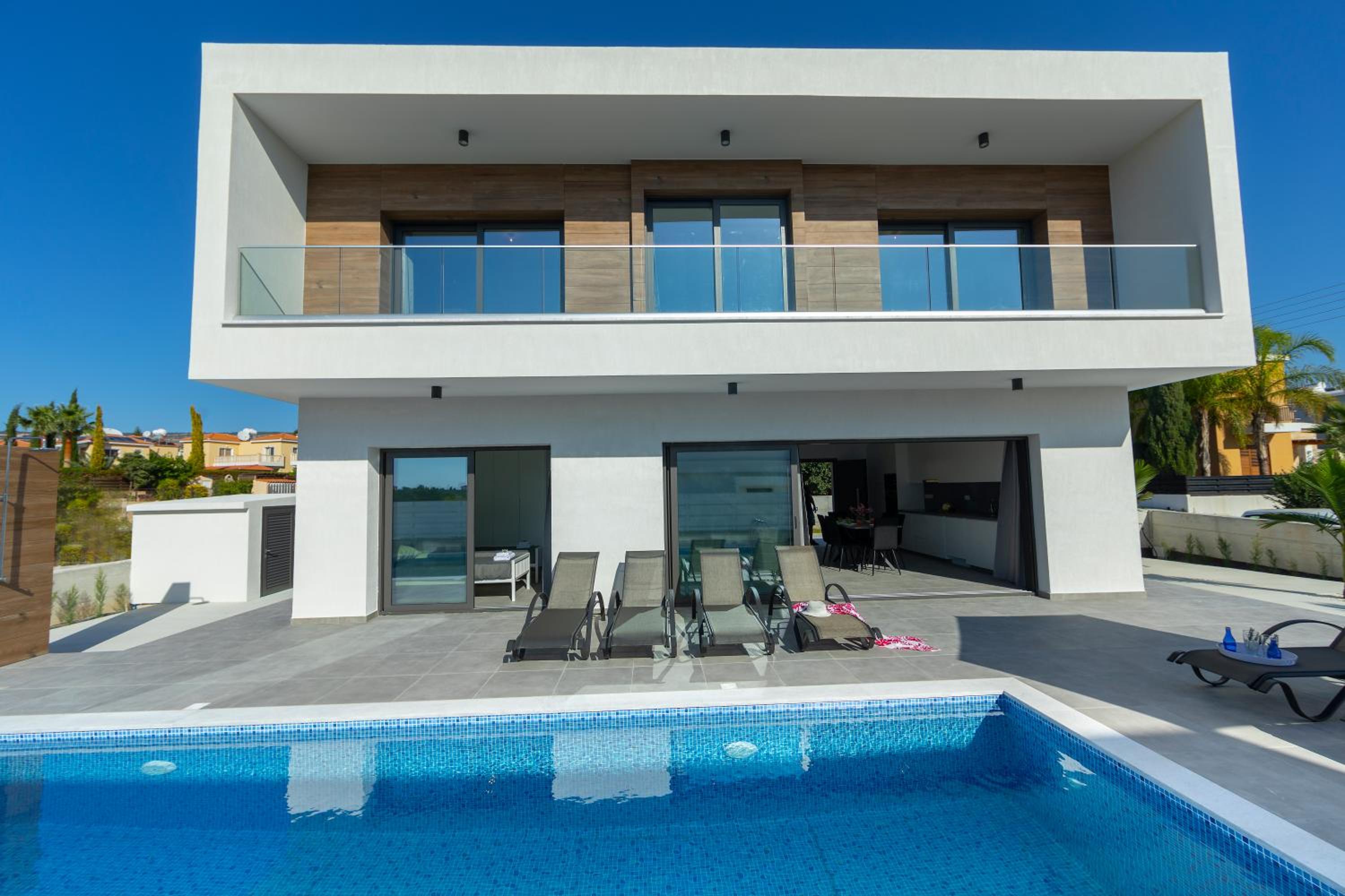 Villa Andre, walking distance to Coral Bay view 5