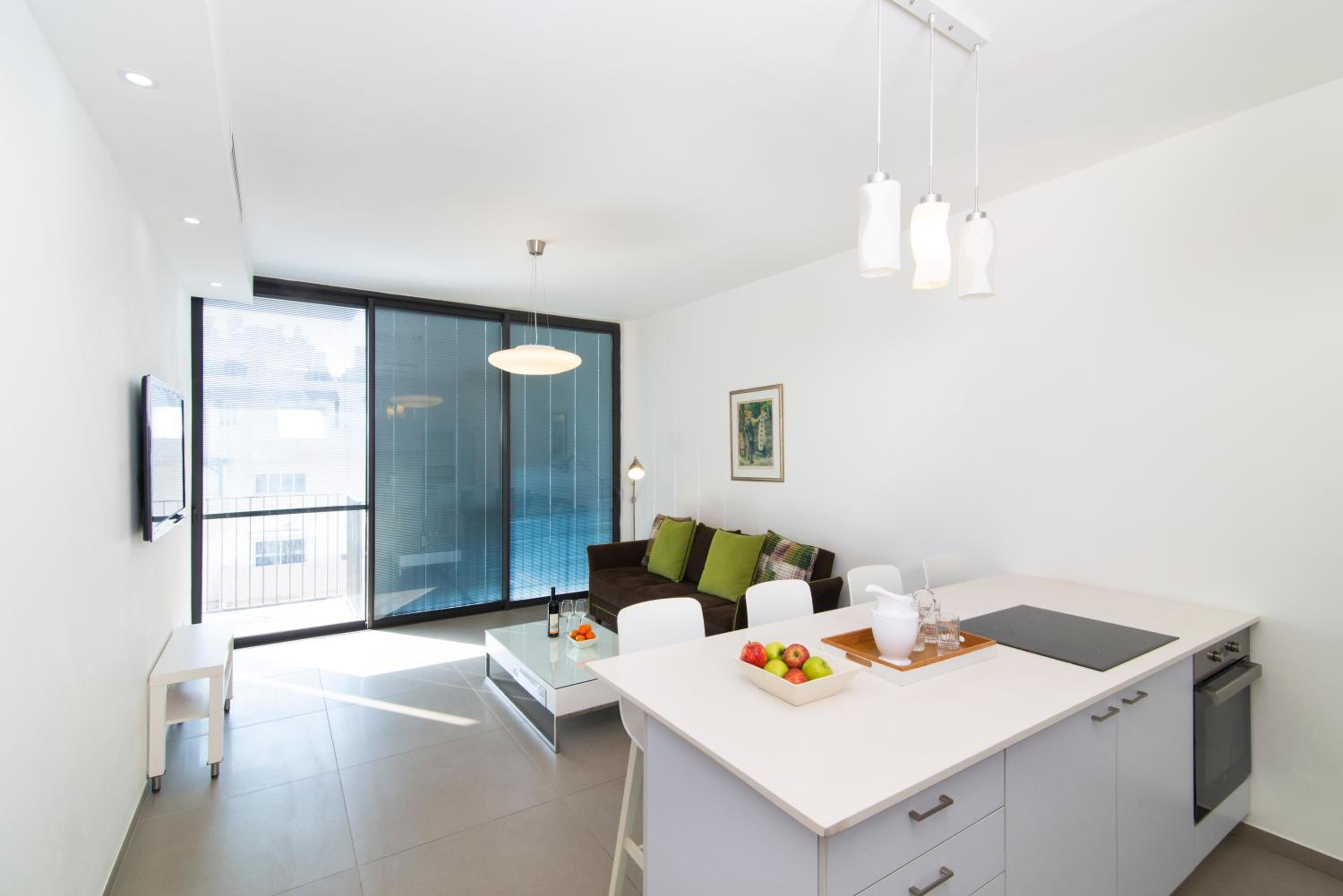 Hilton Bay Apartment with Bedroom shelter view 2