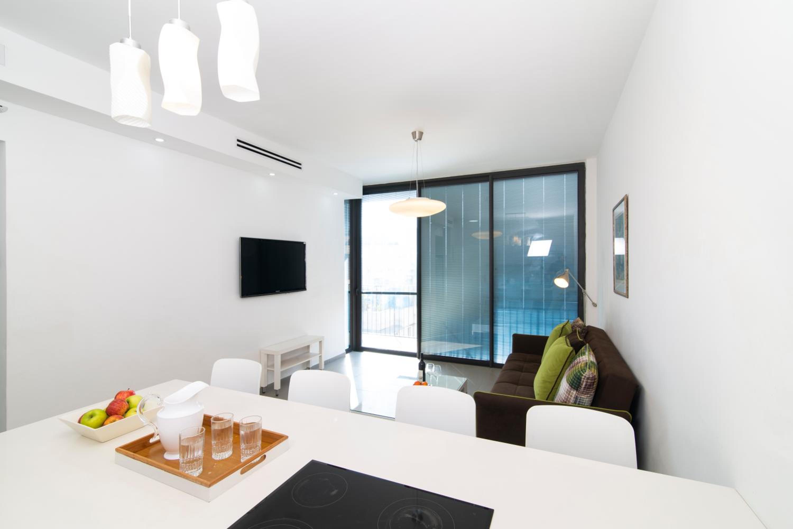 Hilton Bay Apartment with Bedroom shelter view 3