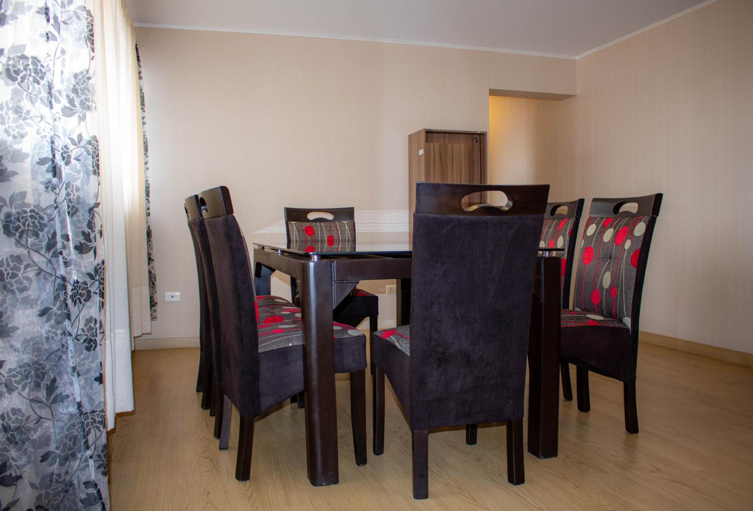 Departamento 100 m2 con luz natural y Seguridad 24h view 4