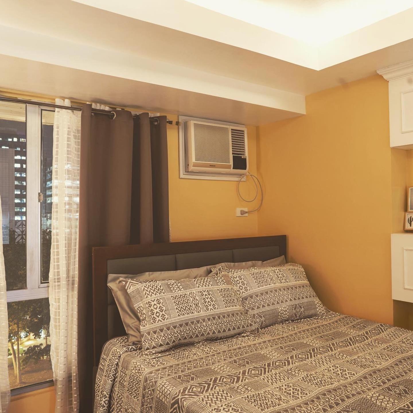 5th floor Cebu IT Park studio walking distance to everything view 3