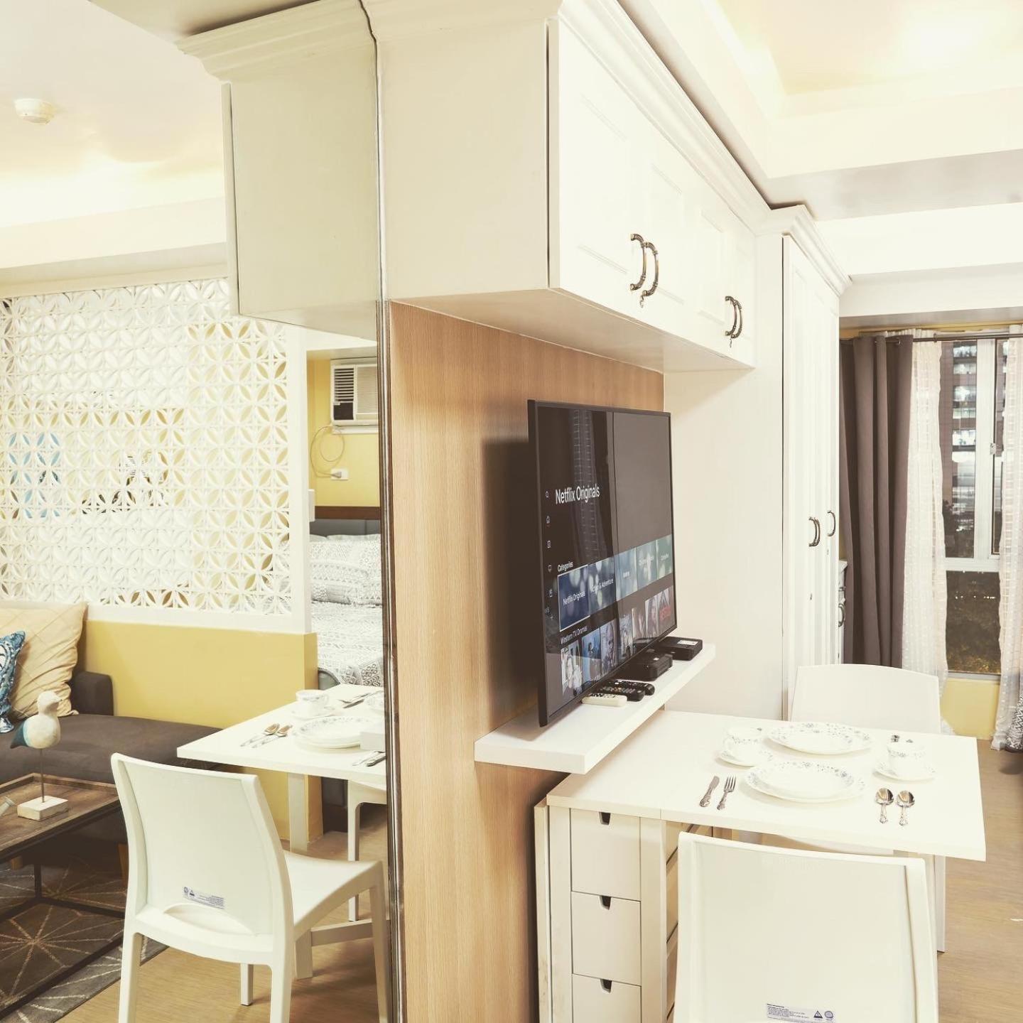 5th floor Cebu IT Park studio walking distance to everything view 5