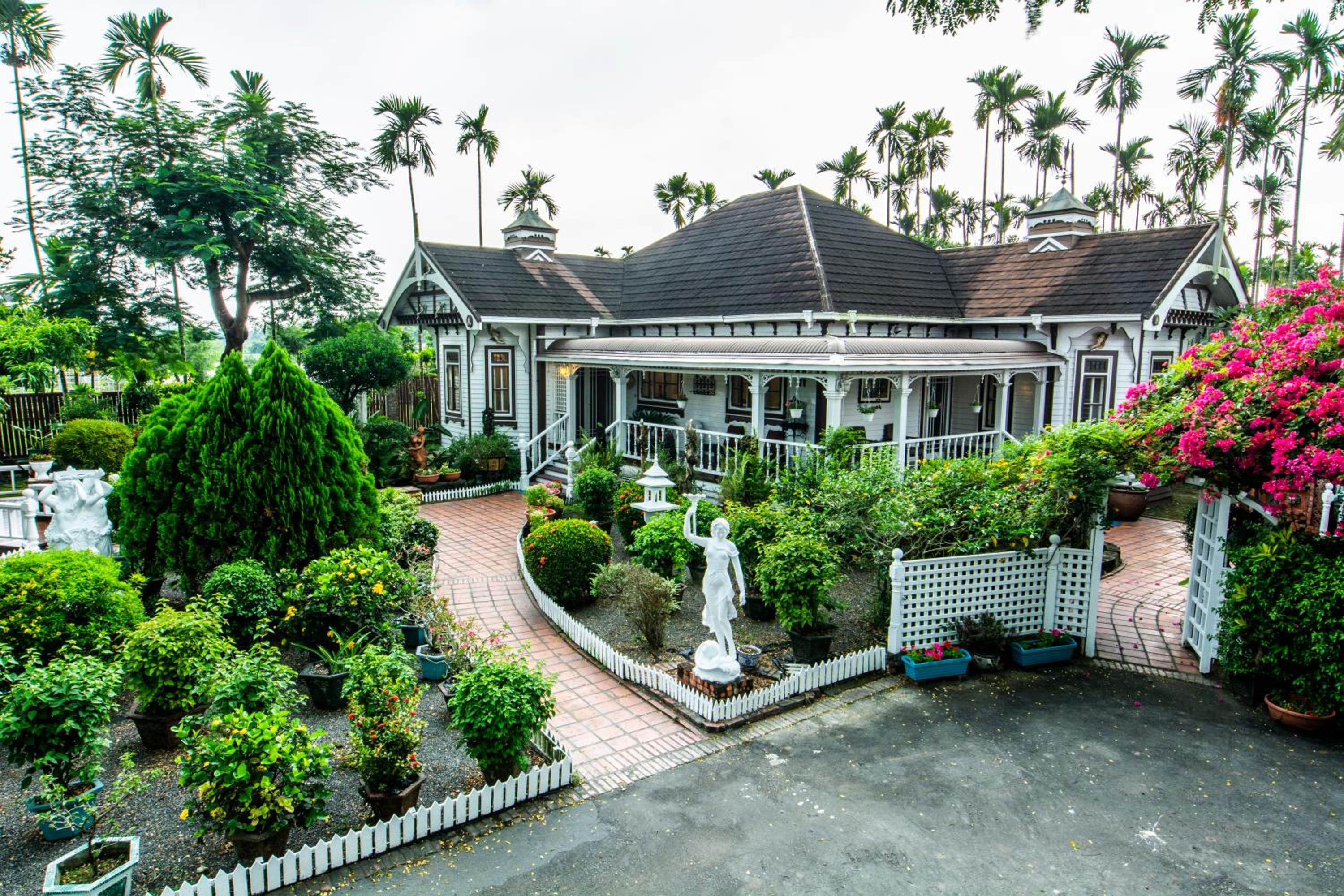 Victoria Manor view 3