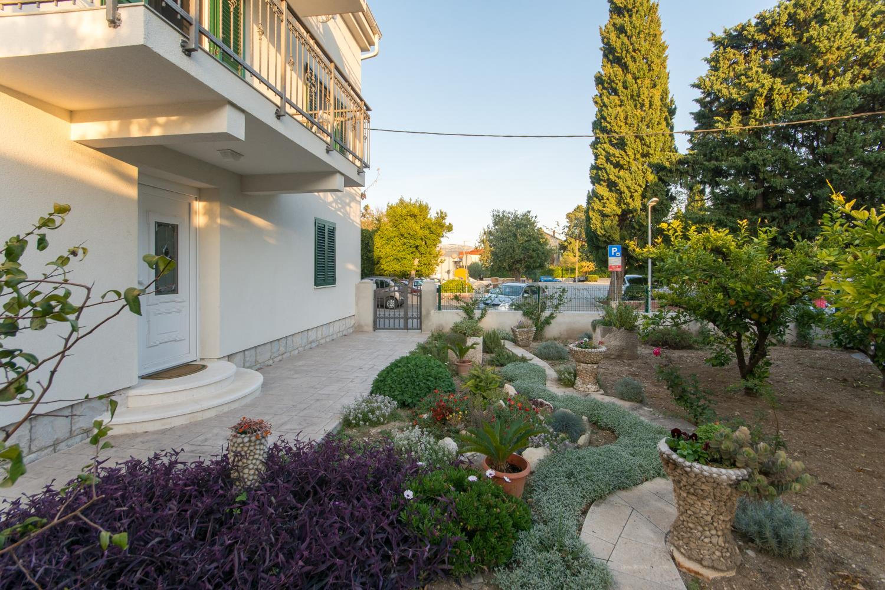 Courtyard seafront house view 3