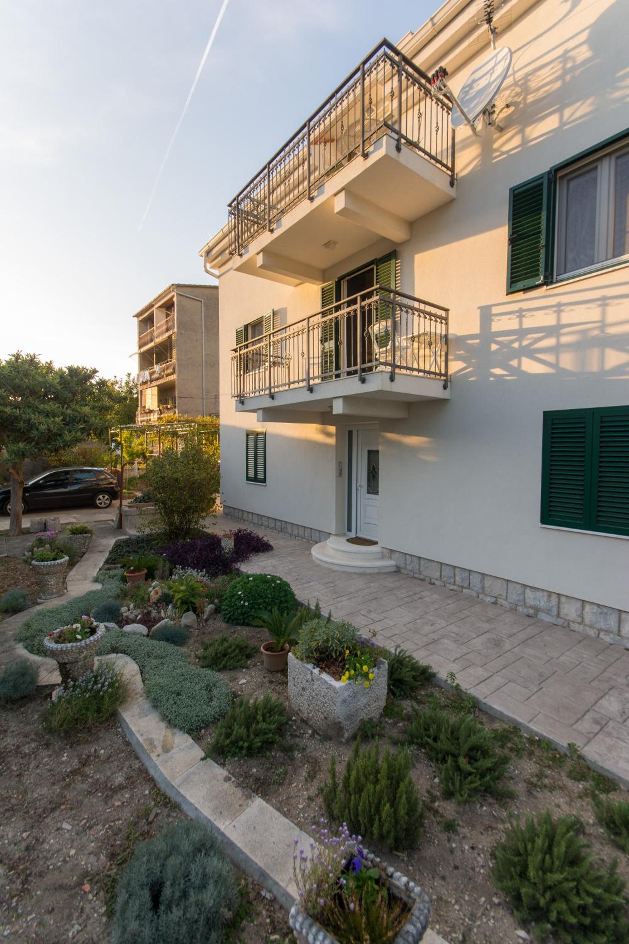 Courtyard seafront house view 5